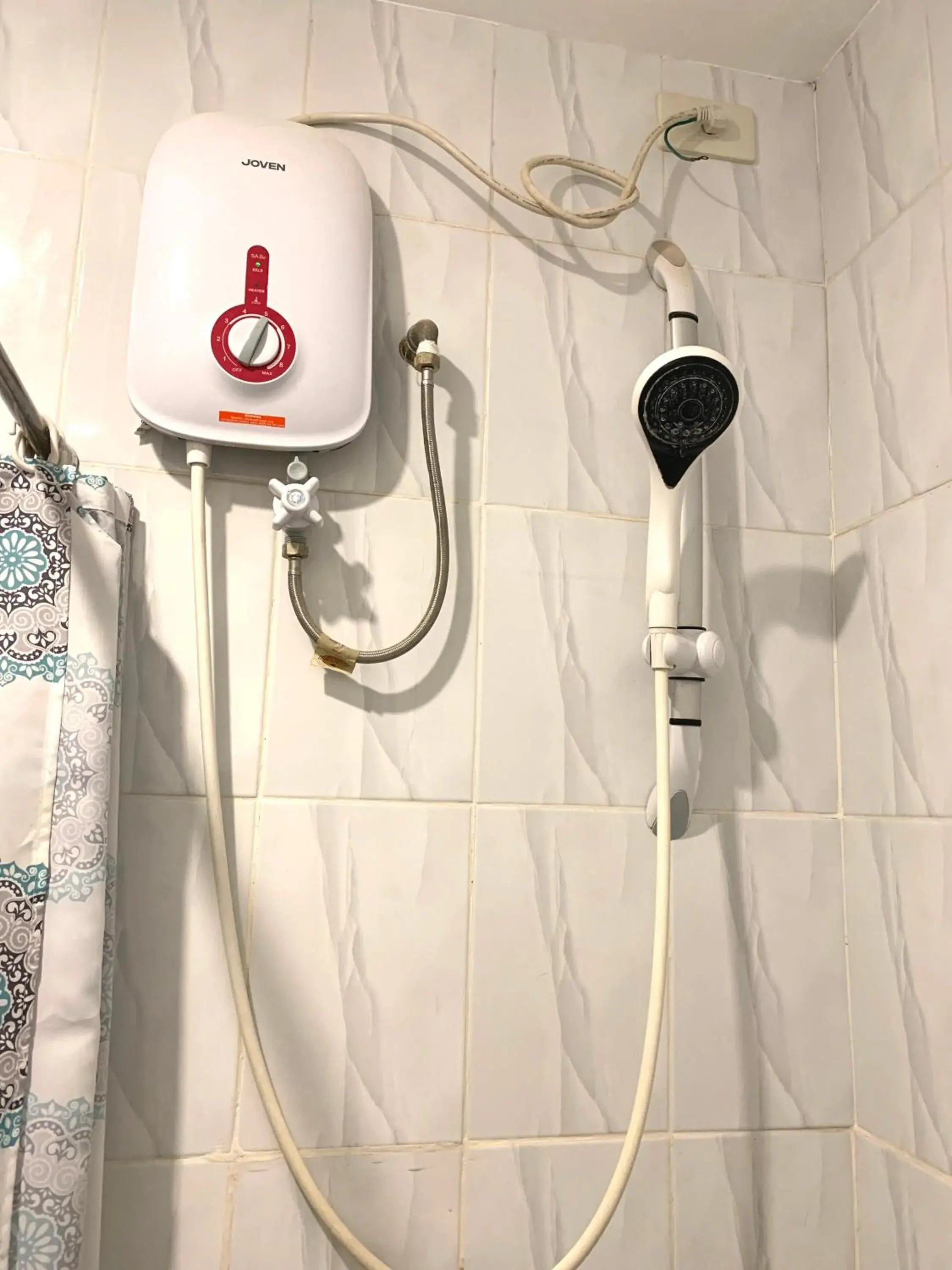 Shower in Davao Airport View Hotel Shower in Davao Airport View Hotel