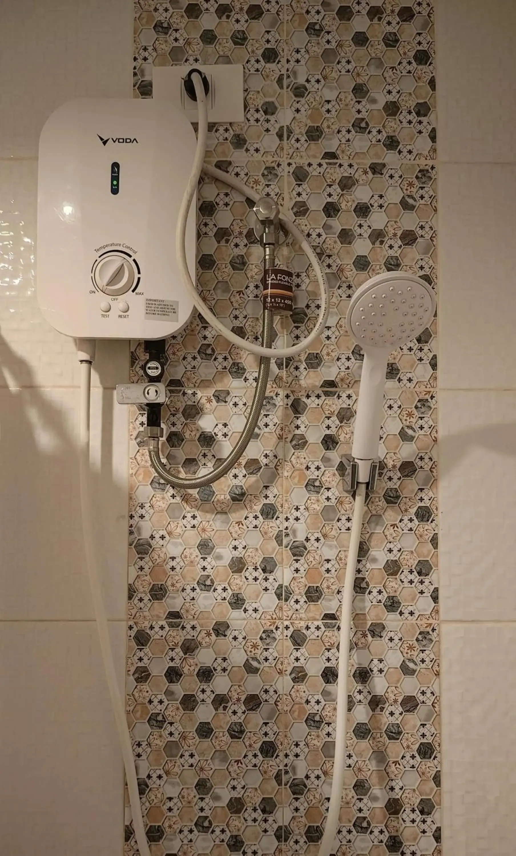 Shower in Davao Airport View Hotel Shower in Davao Airport View Hotel