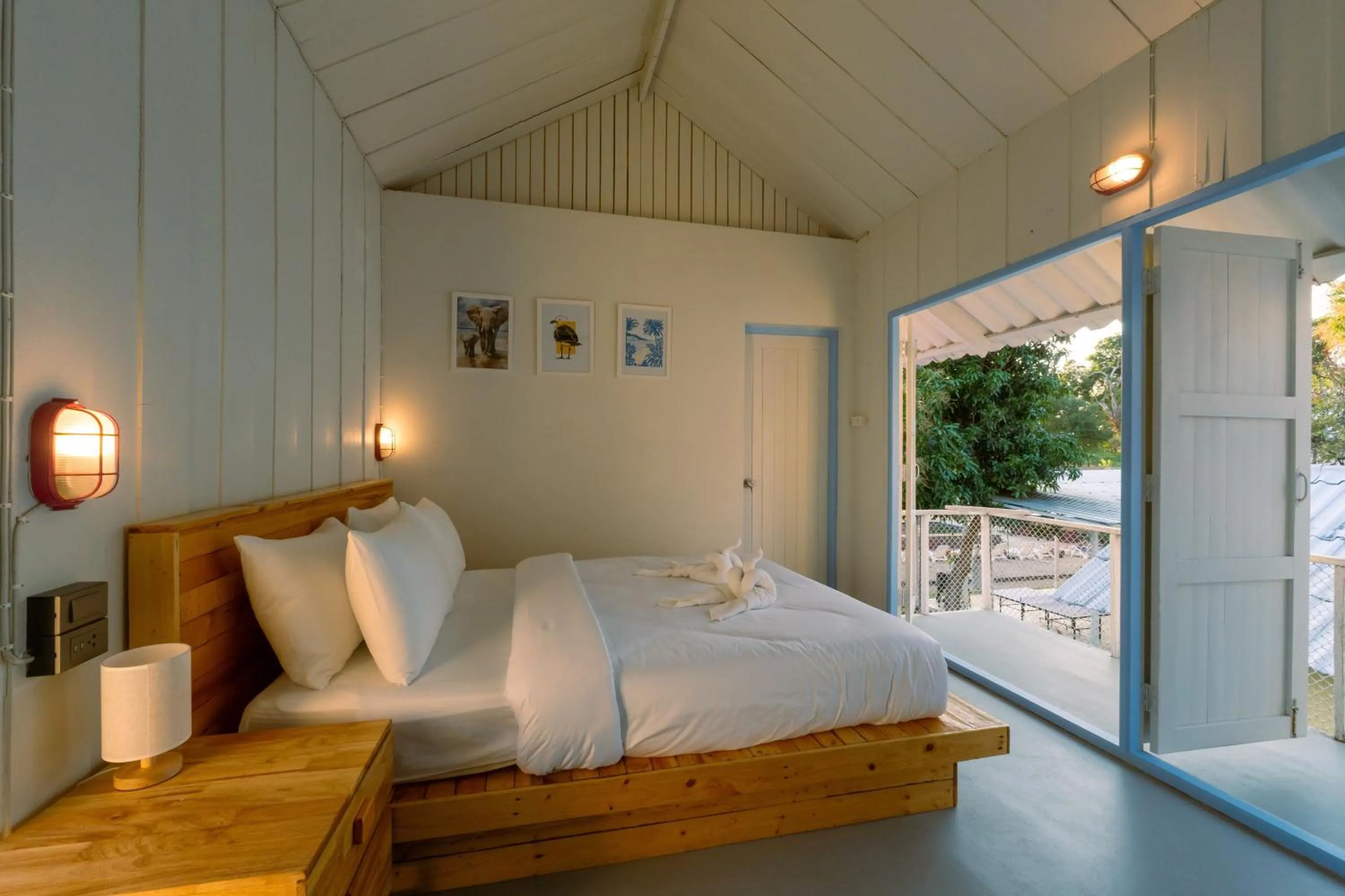 Balcony/Terrace, Bed in Slumber Resort Koh Chang