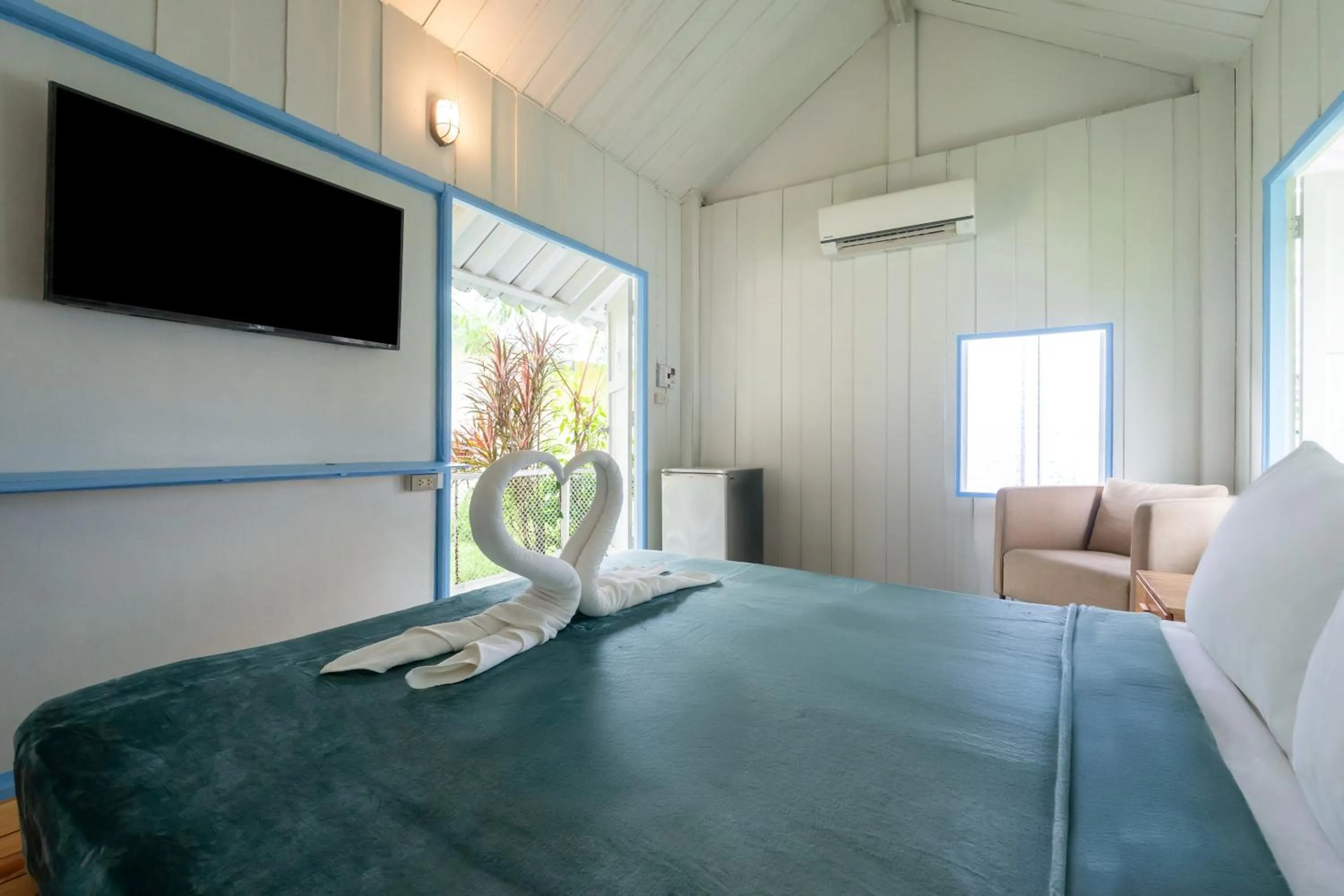 TV and multimedia in Slumber Resort Koh Chang