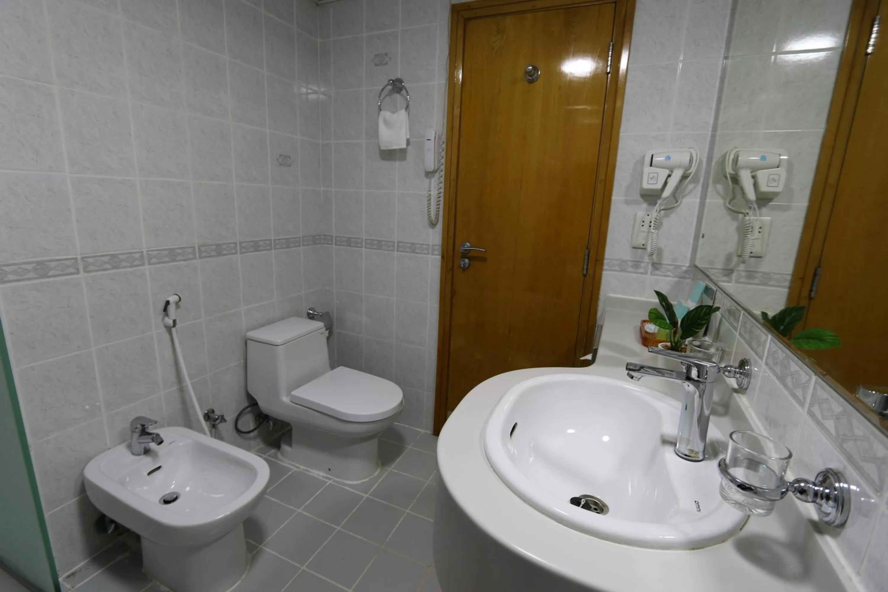 Bathroom in NEW CALIFORNIA HOTEL