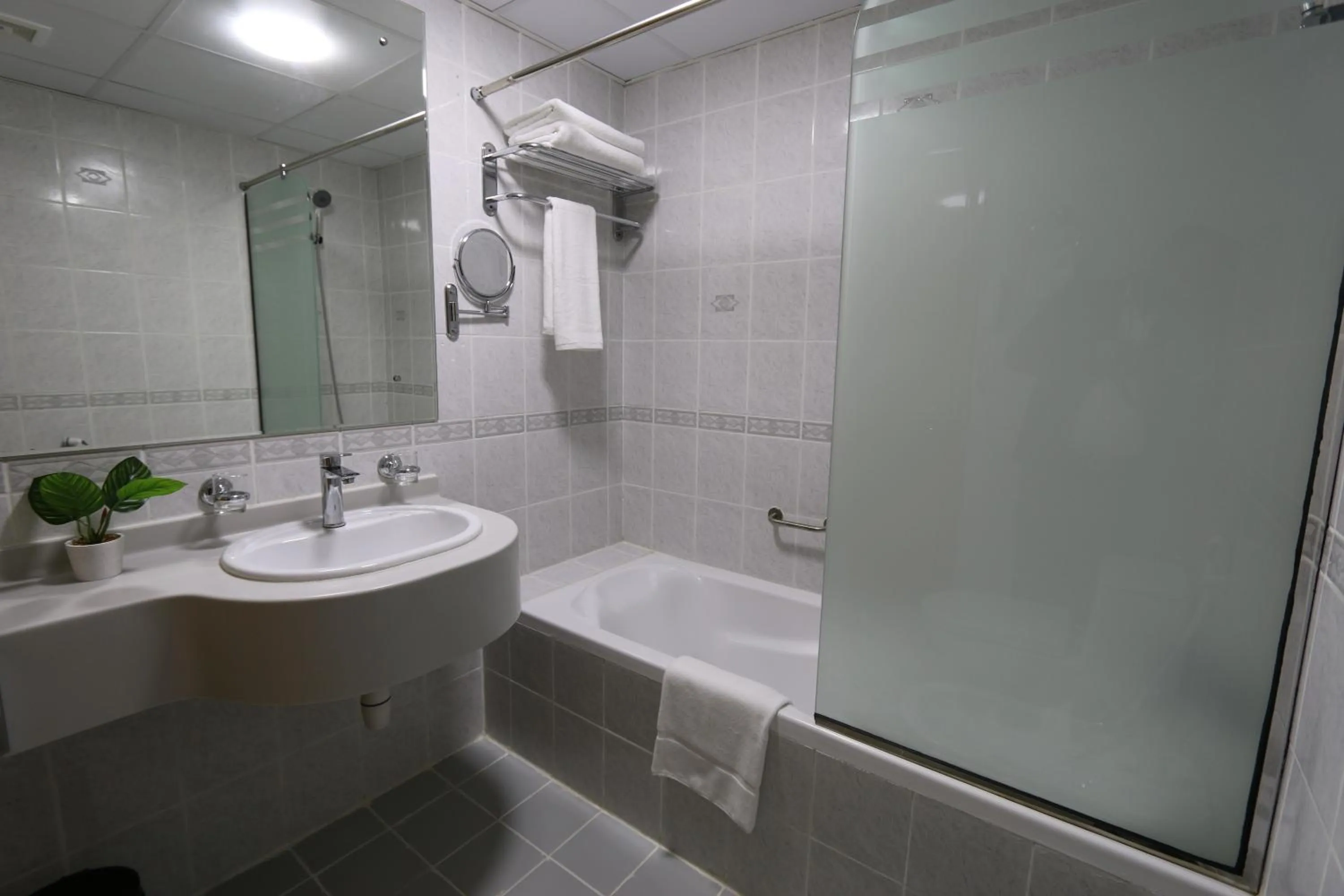 Bathroom in NEW CALIFORNIA HOTEL