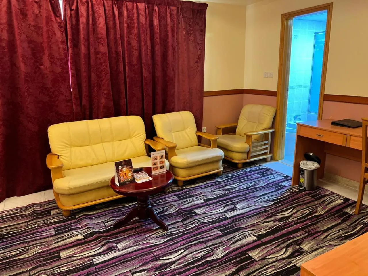 Seating area in NEW CALIFORNIA HOTEL