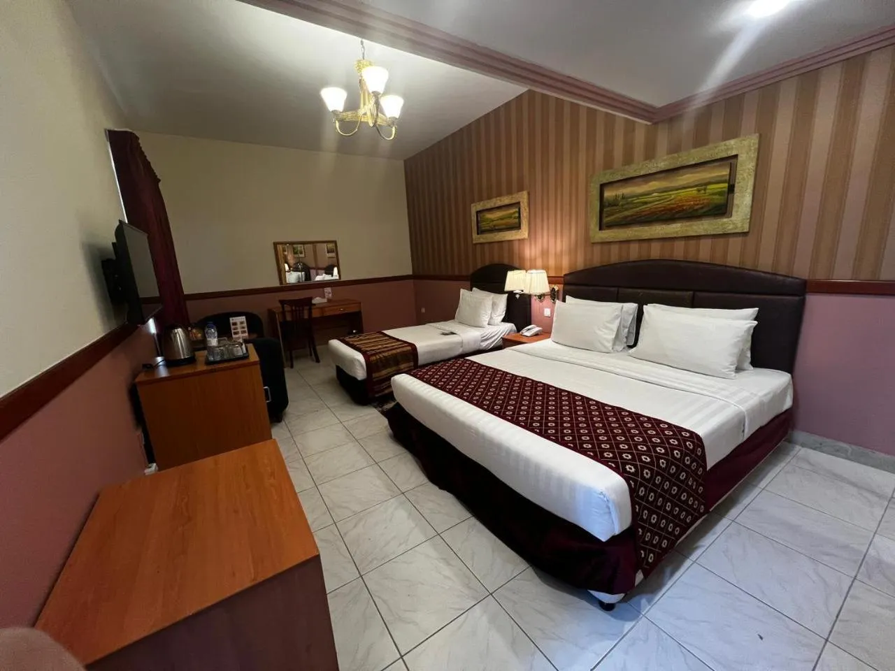 Photo of the whole room, Bed in NEW CALIFORNIA HOTEL