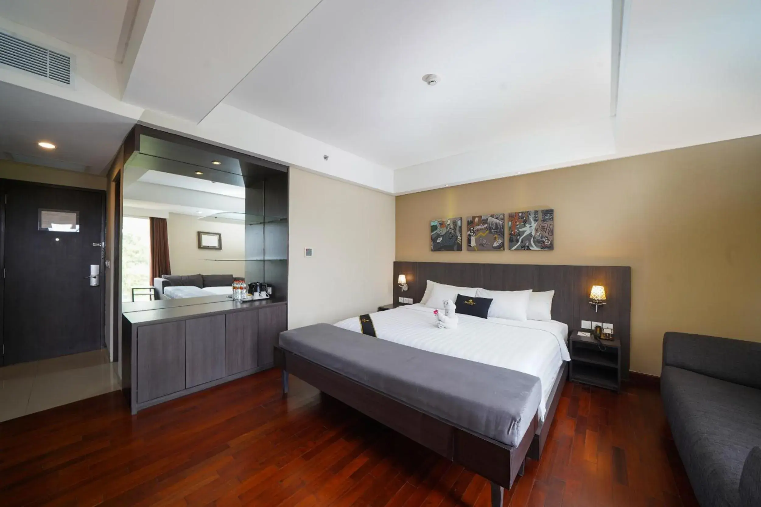 Bedroom, Bed in Brits Hotel Legian Bedroom, Bed in Brits Hotel Legian