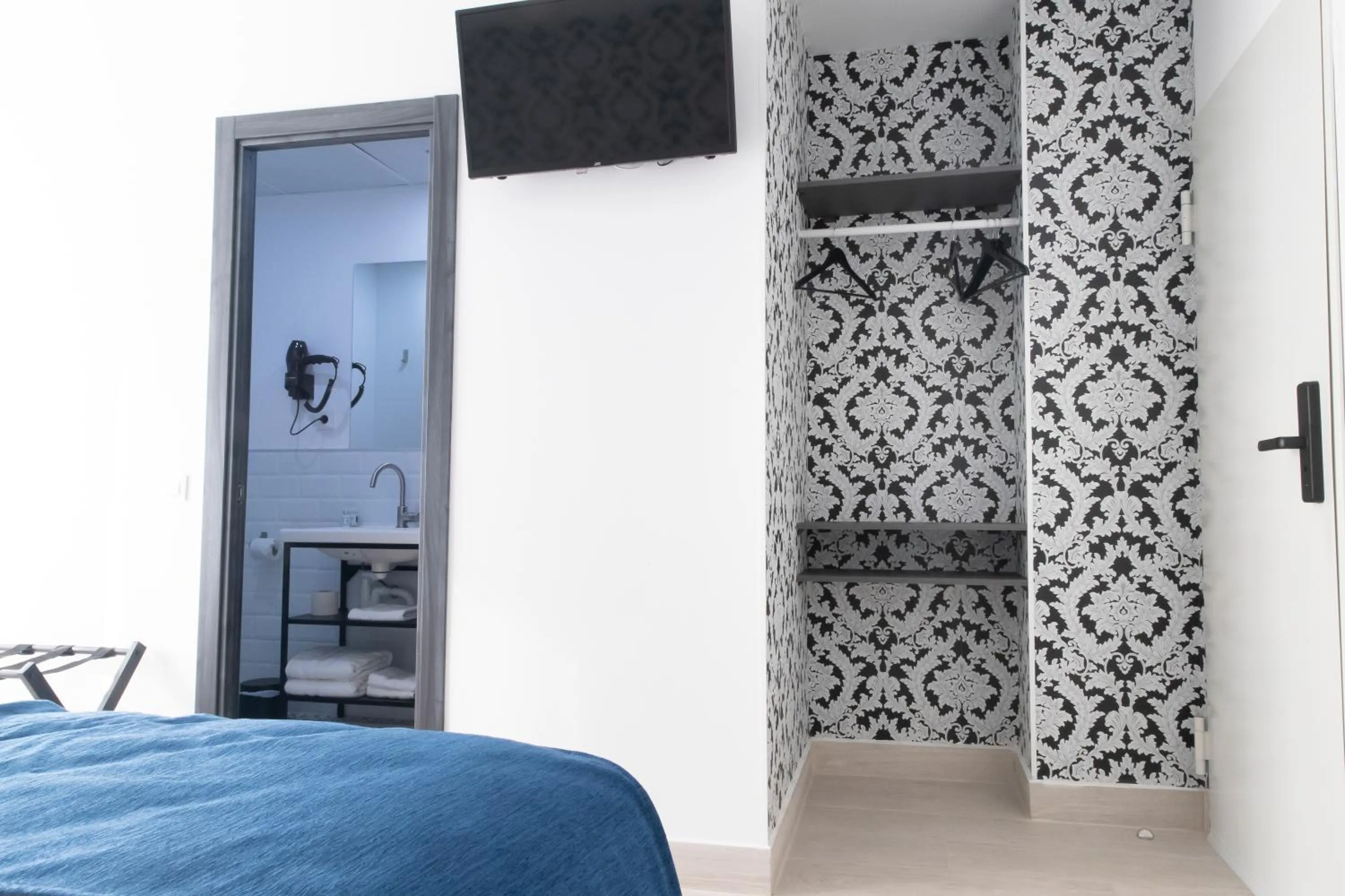 Photo of the whole room, Bed in Hostal Boutique I Host You