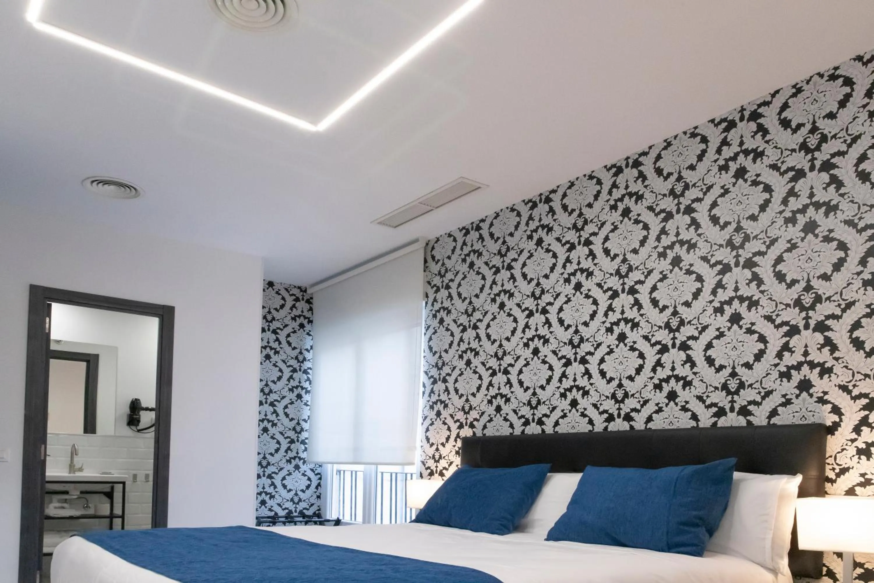 Bedroom, Bed in Hostal Boutique I Host You