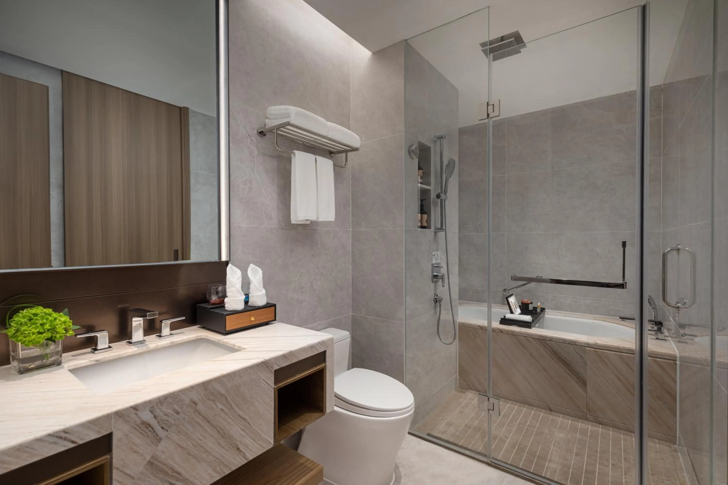 Shower in Ascott Dadonghai Bay Sanya