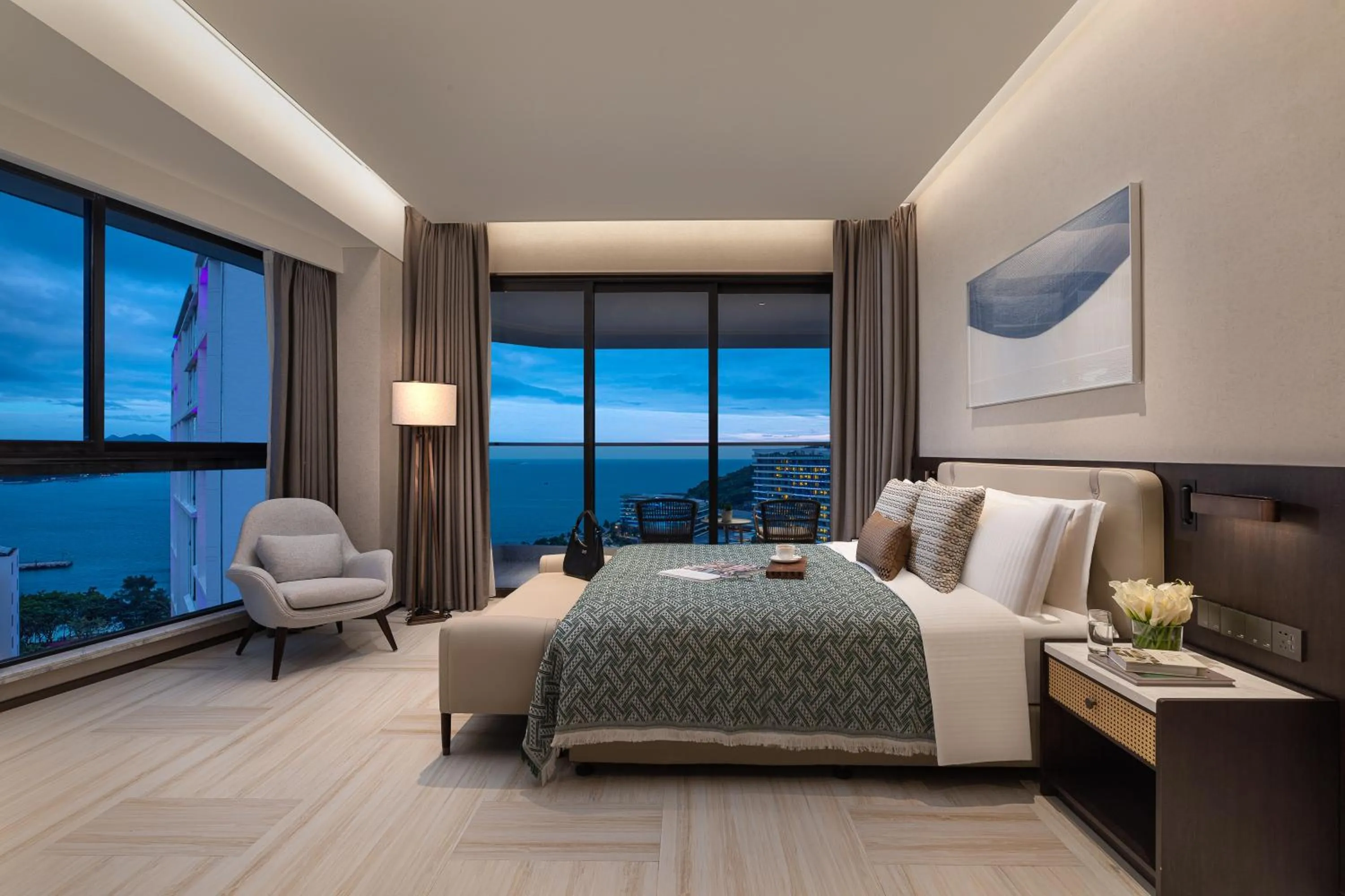 Photo of the whole room, Bed in Ascott Dadonghai Bay Sanya