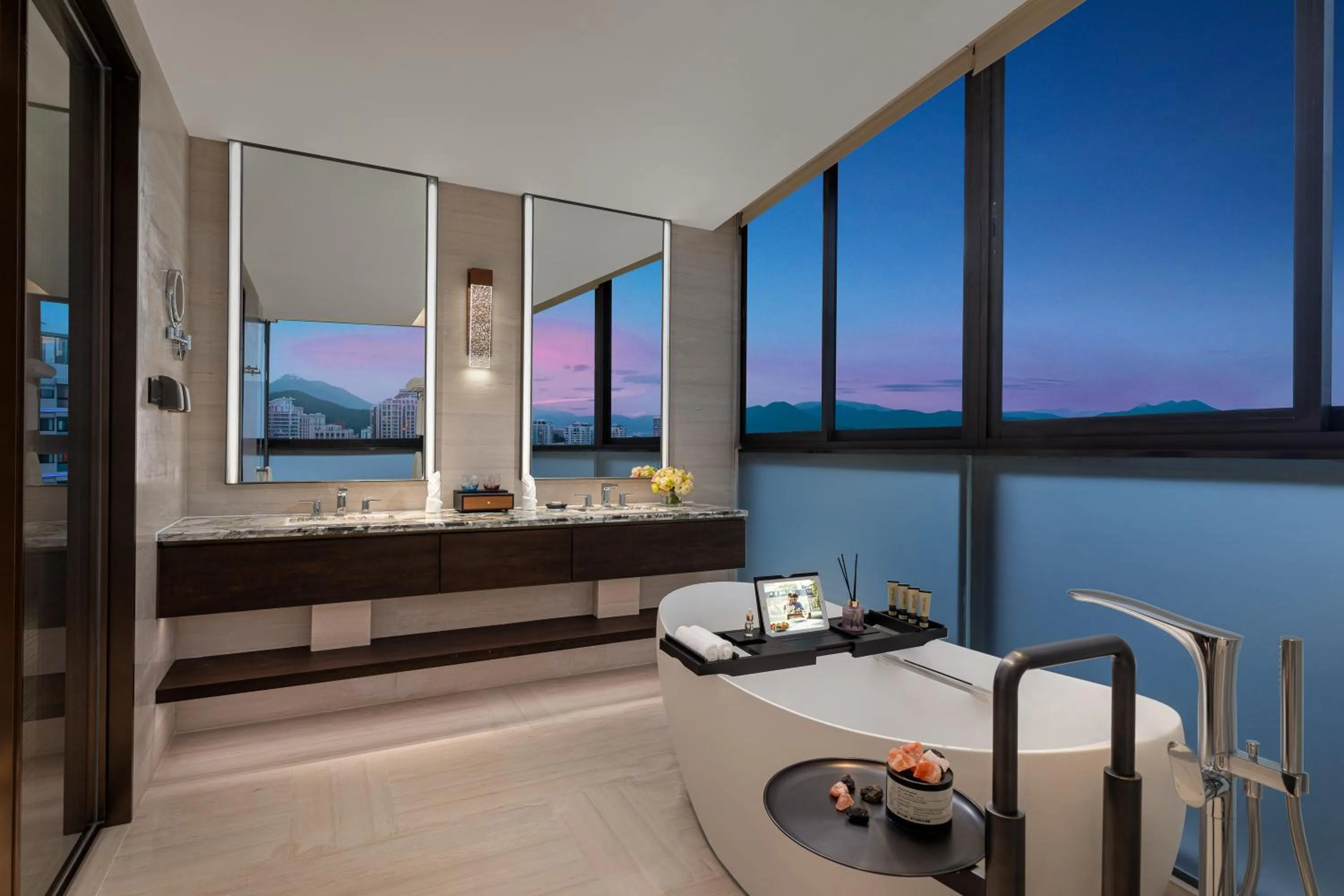 Mountain view in Ascott Dadonghai Bay Sanya