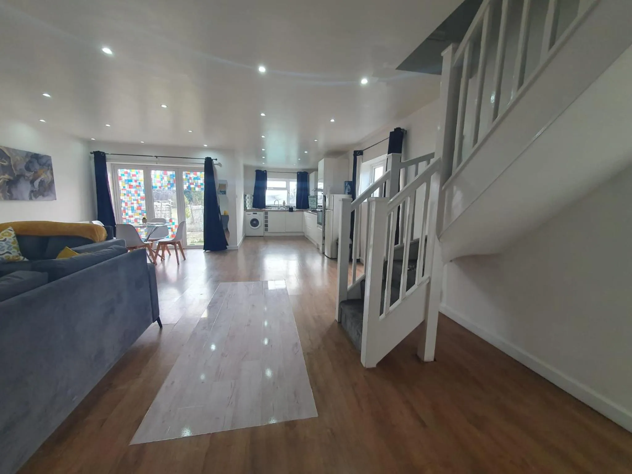 Luxury 5 - Spacious Contractor's Delight with 4 Bedrooms and Ample Driveway Parking
