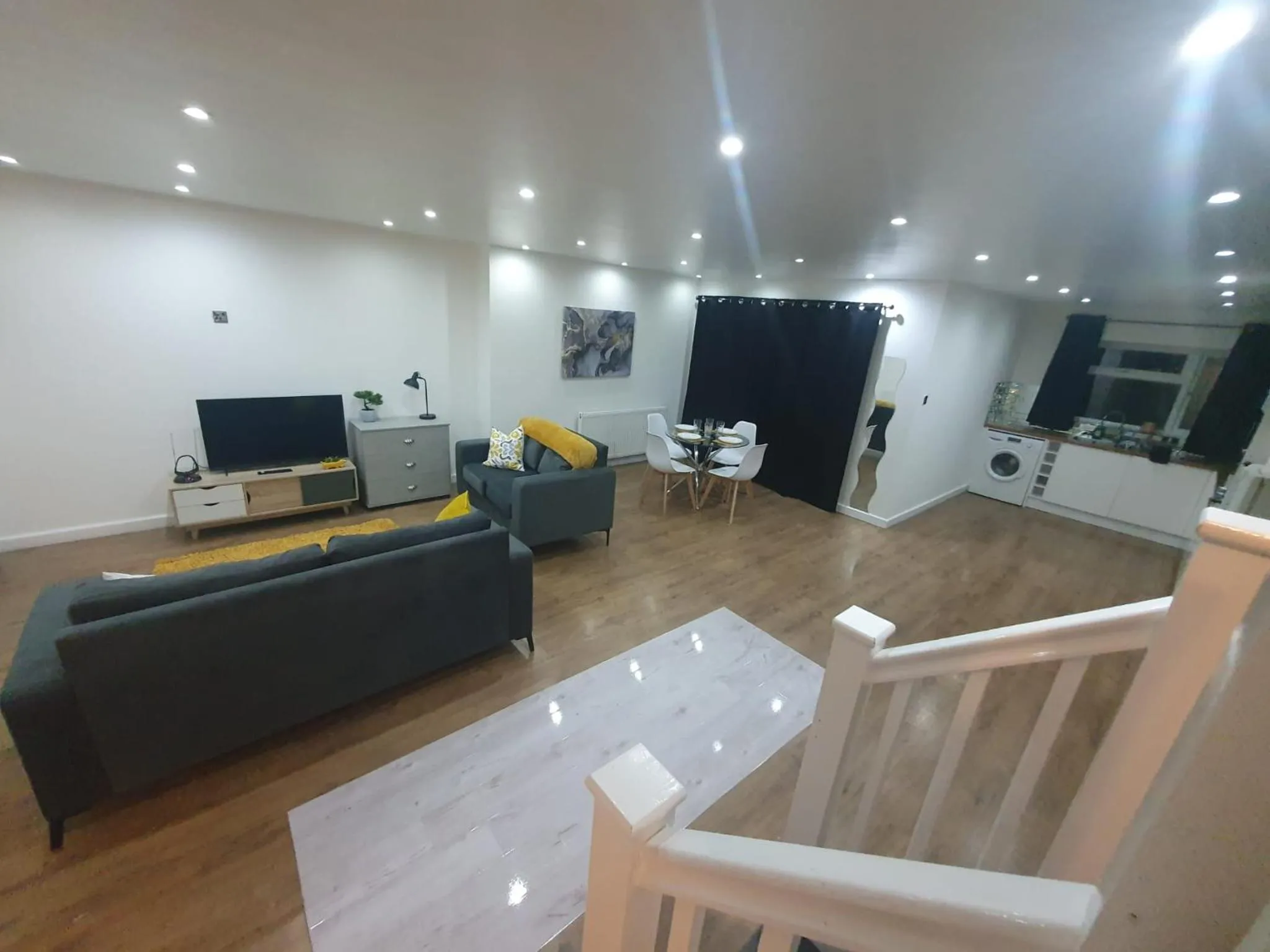 Luxury 5 - Spacious Contractor's Delight with 4 Bedrooms and Ample Driveway Parking