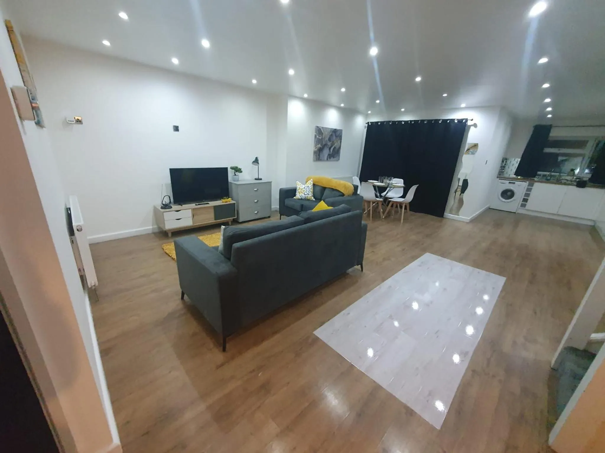 Luxury 5 - Spacious Contractor's Delight with 4 Bedrooms and Ample Driveway Parking