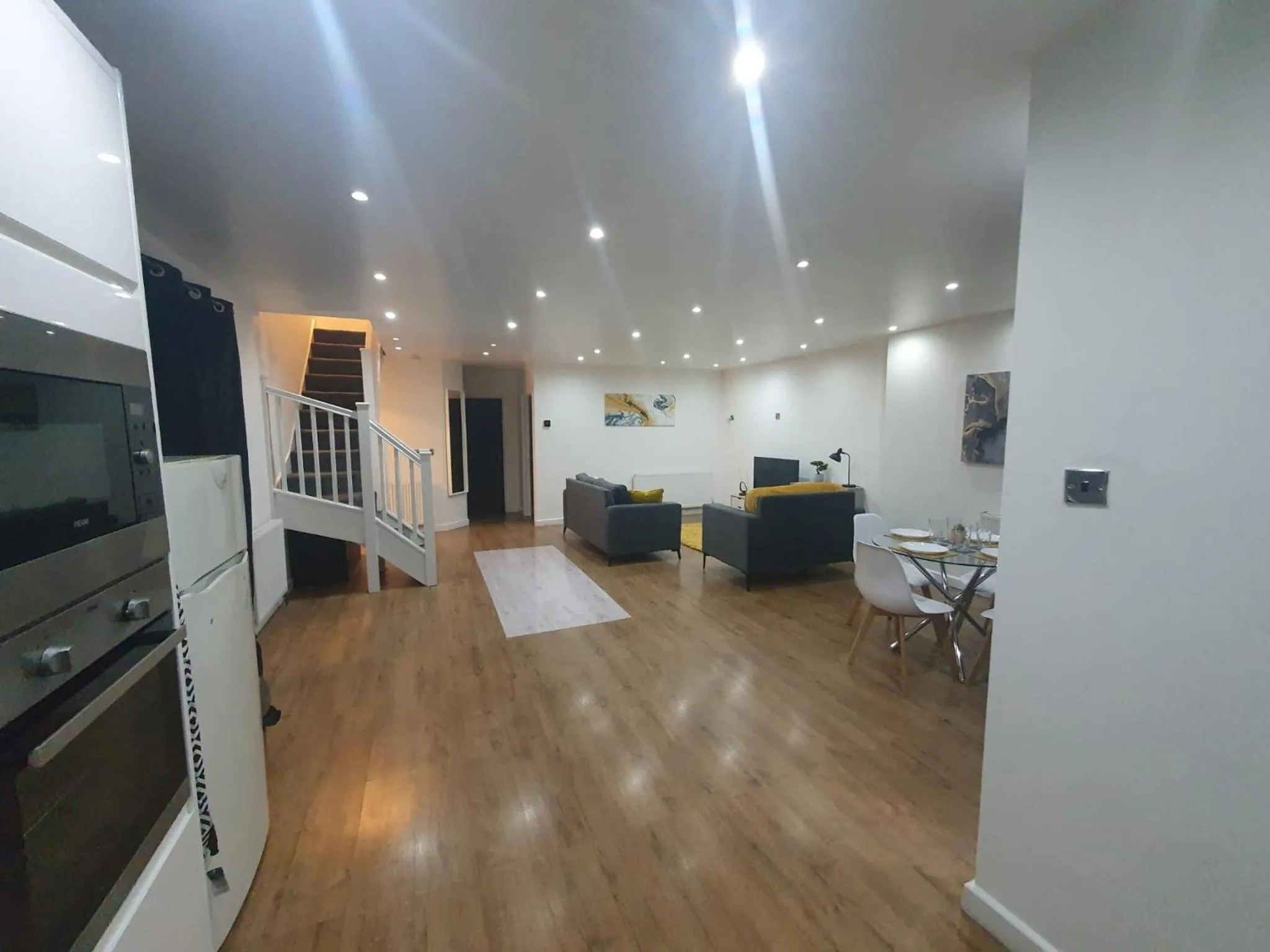 Luxury 5 - Spacious Contractor's Delight with 4 Bedrooms and Ample Driveway Parking