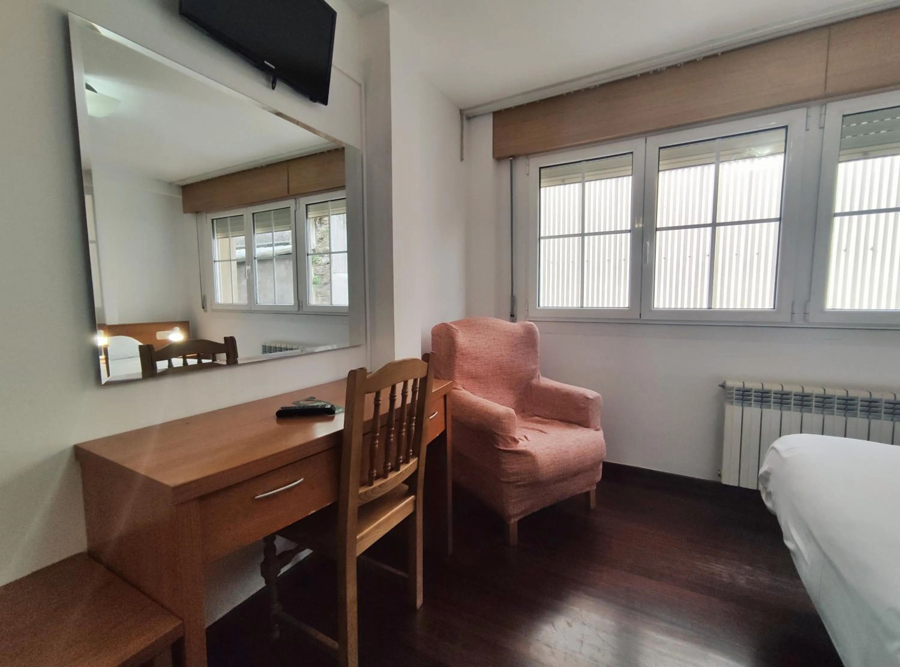 TV and multimedia in Hotel Hórreo by Bossh! Hotels