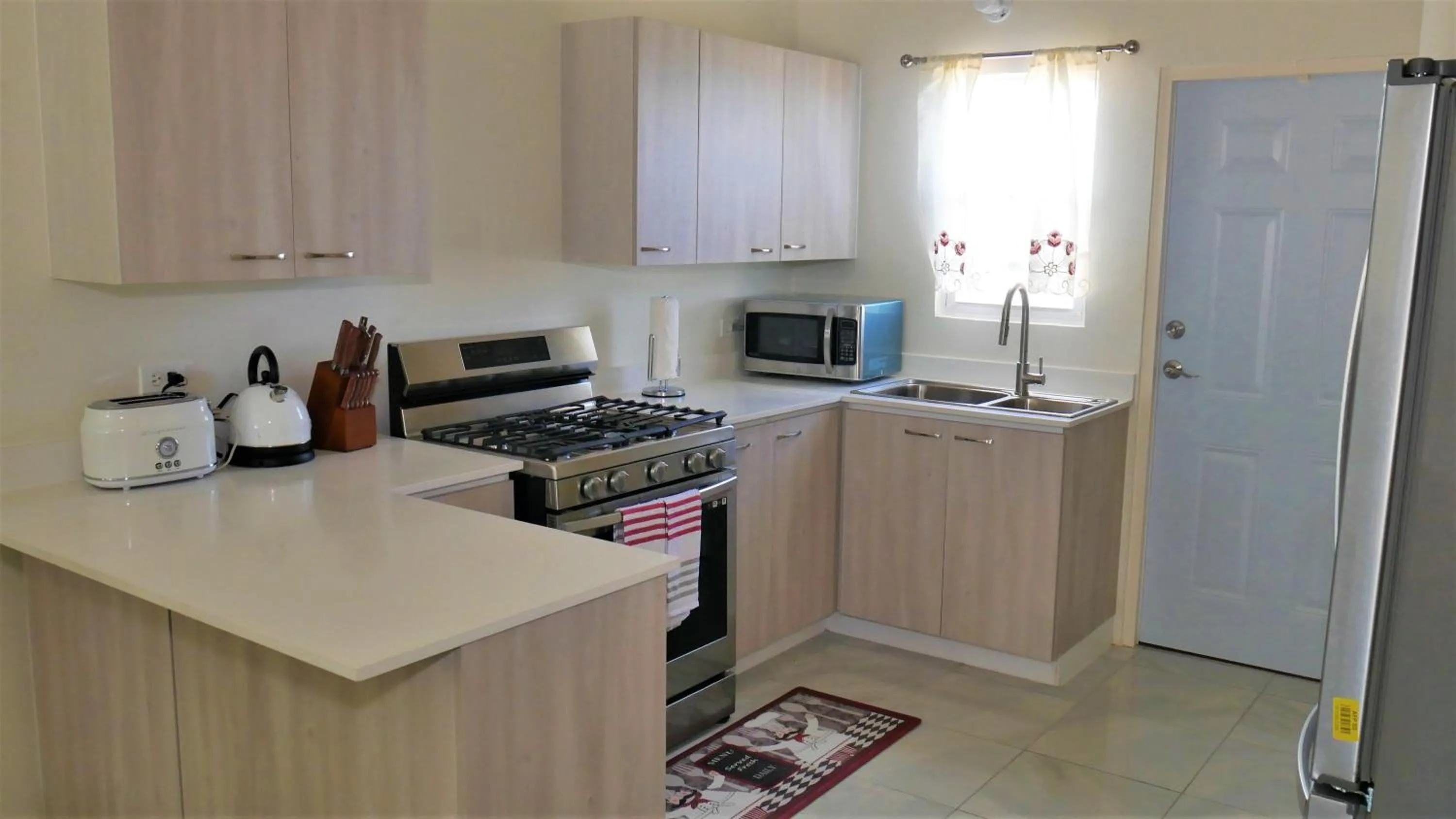 Kitchen or kitchenette in Lux Sea View Camelot Village Discovery Bay