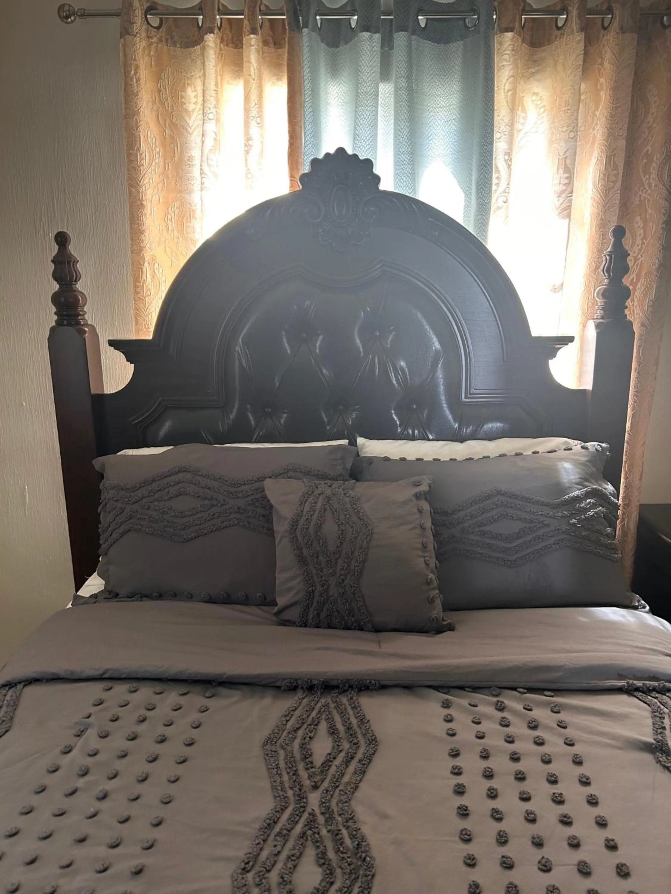 Bed in Lux Sea View Camelot Village Discovery Bay