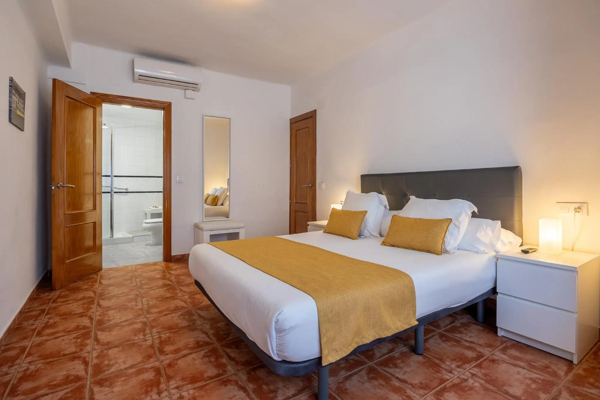 Photo of the whole room, Bed in Atarazanas Málaga Boutique Hotel