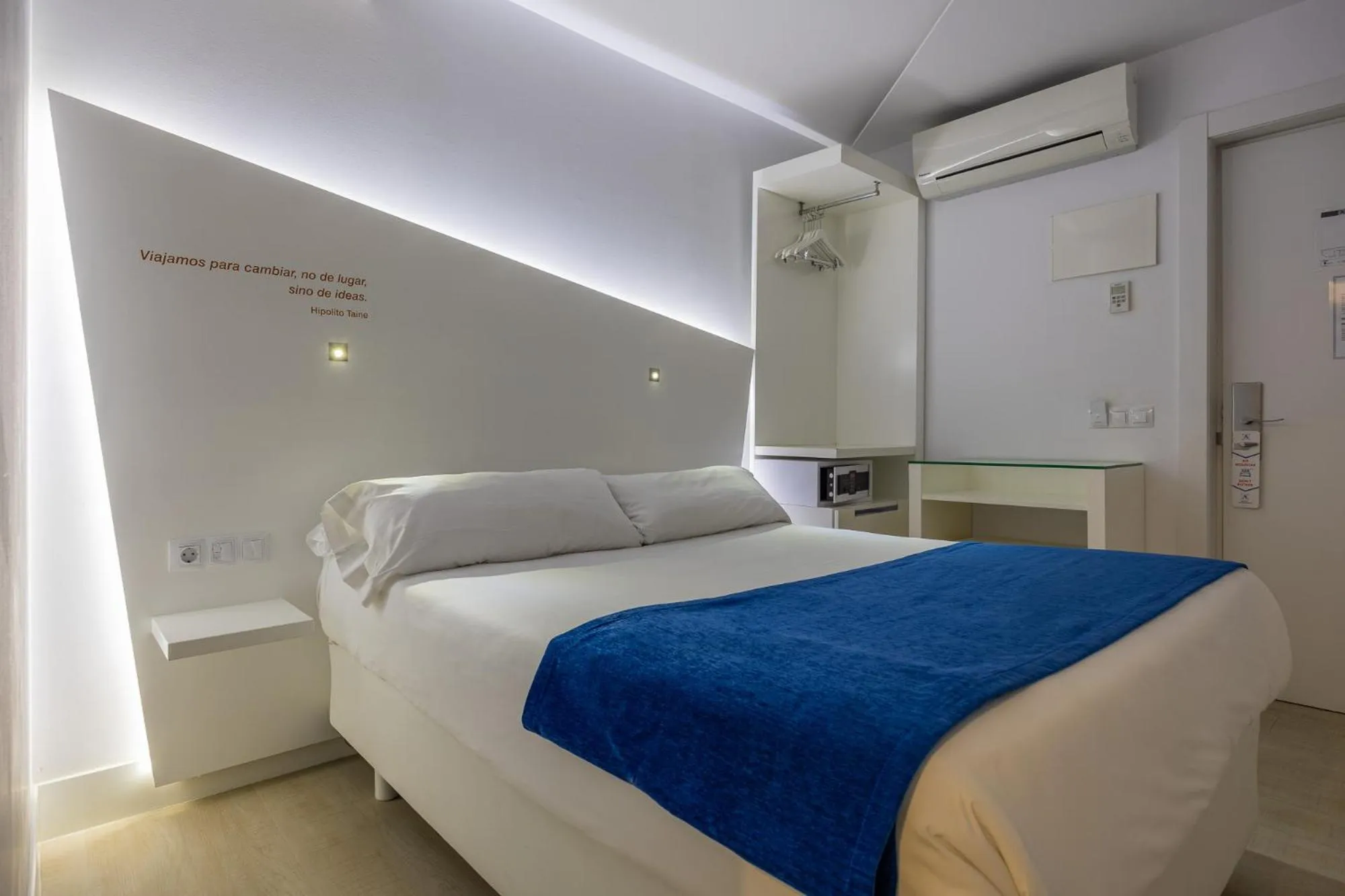 Bedroom, Bed in Atarazanas Málaga Boutique Hotel