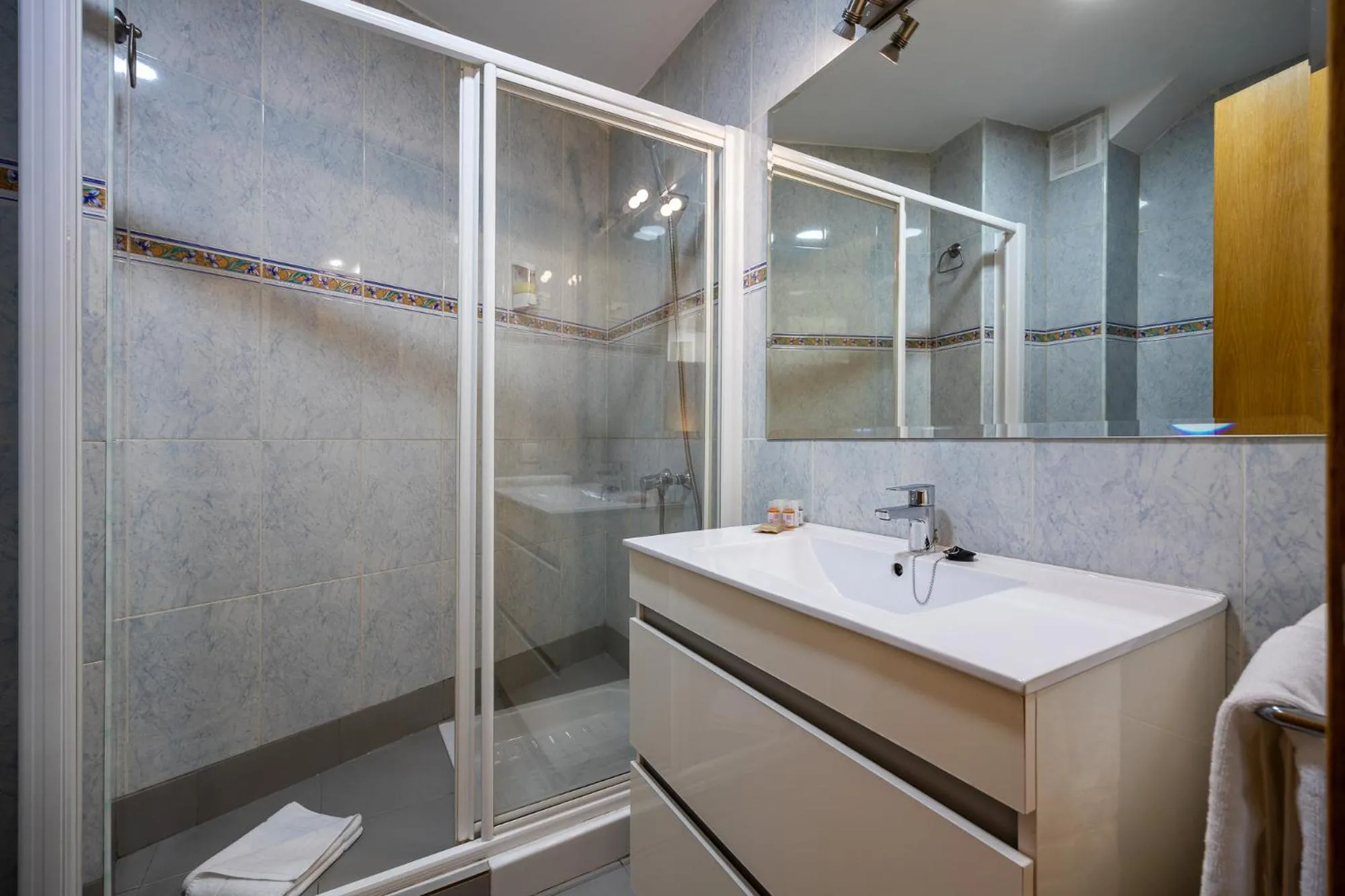 Bathroom in Atarazanas Málaga Boutique Hotel