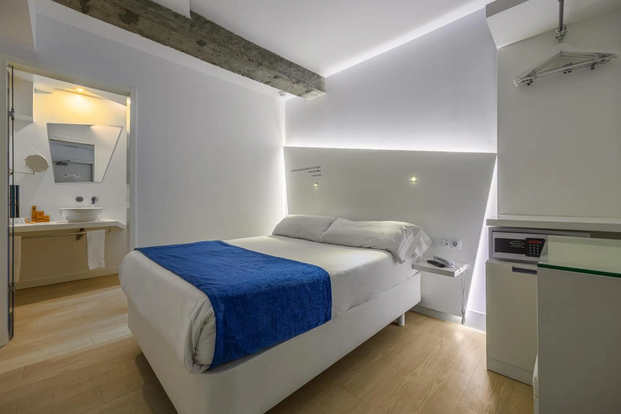 Photo of the whole room, Bed in Atarazanas Málaga Boutique Hotel
