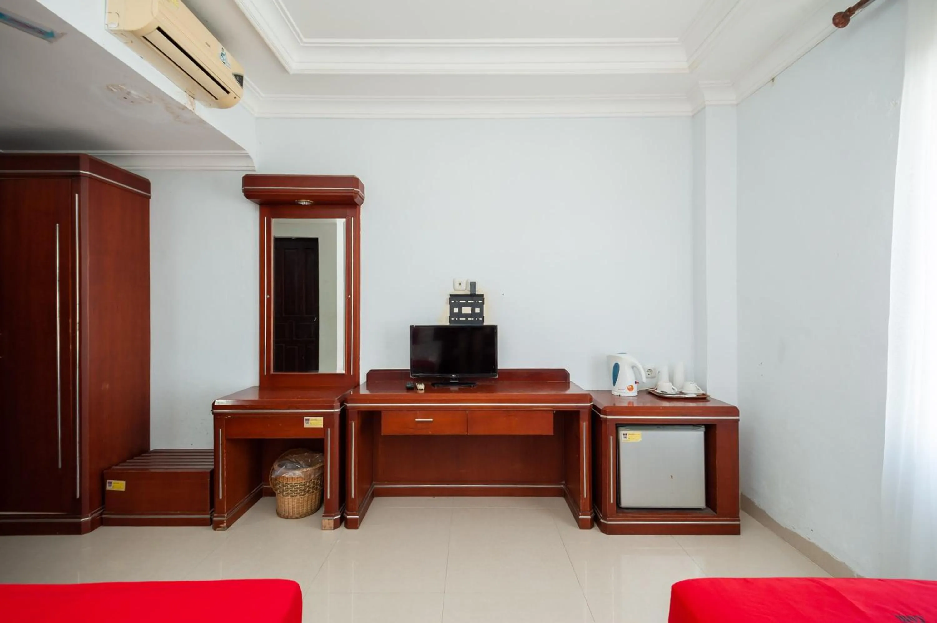 hair dresser in RedDoorz Syariah near RS Yos Sudarso Padang