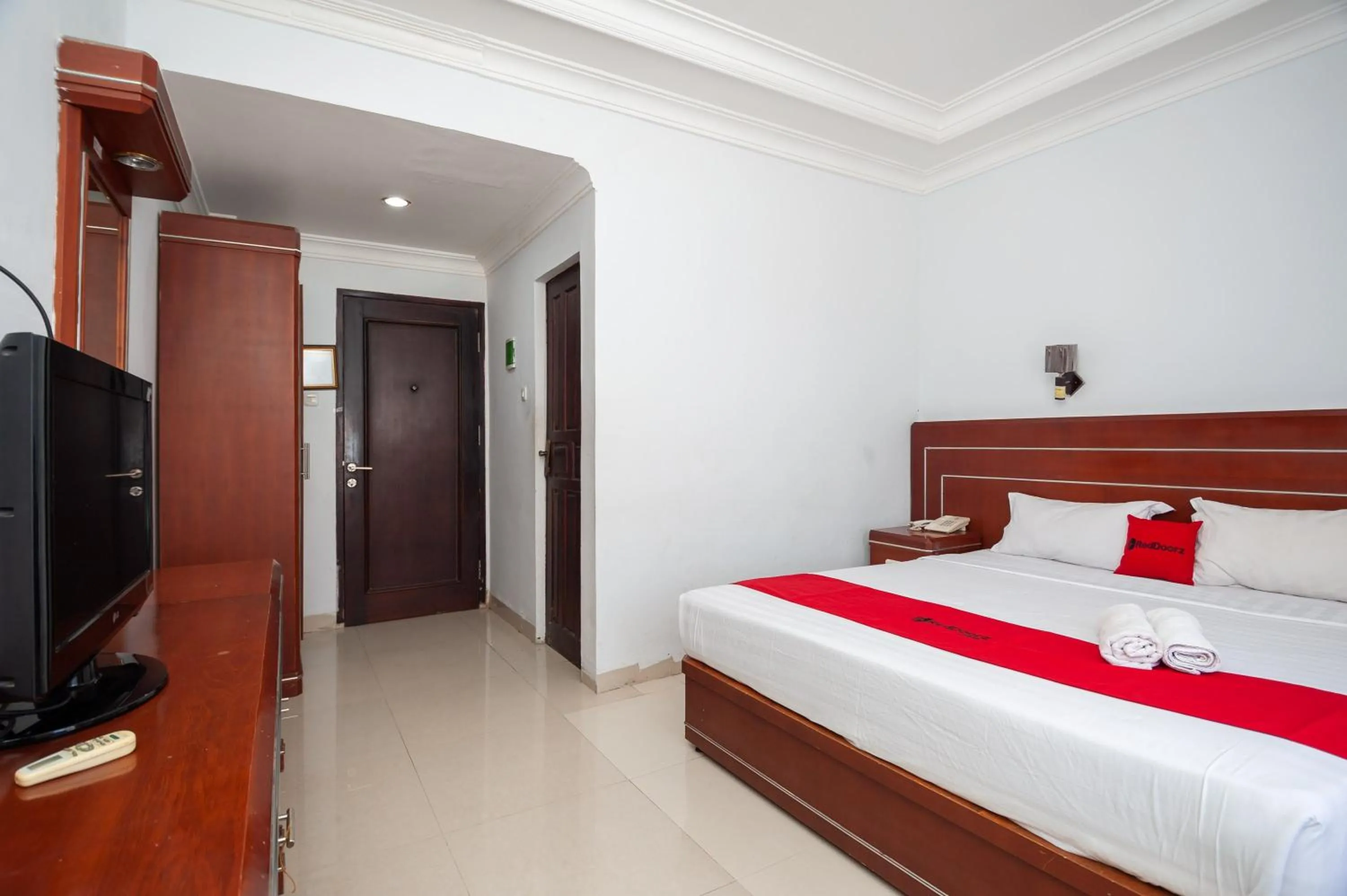 Bedroom, Bed in RedDoorz Syariah near RS Yos Sudarso Padang