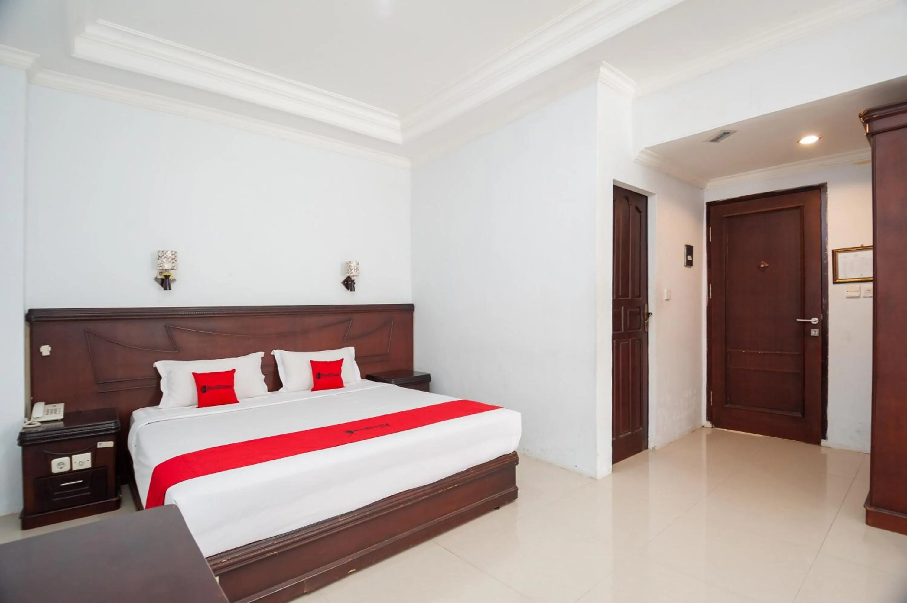 Bedroom, Bed in RedDoorz Syariah near RS Yos Sudarso Padang