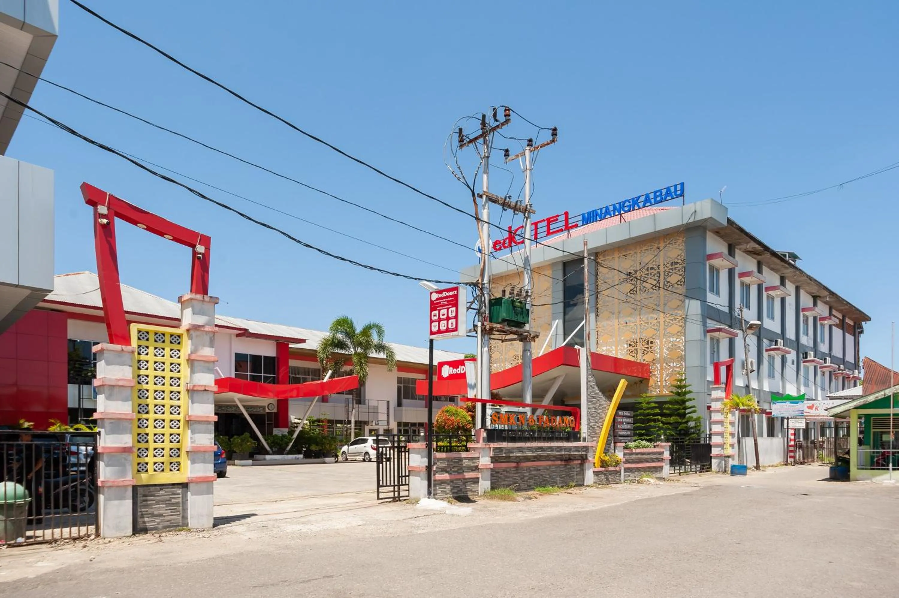 Property building in RedDoorz Syariah near RS Yos Sudarso Padang