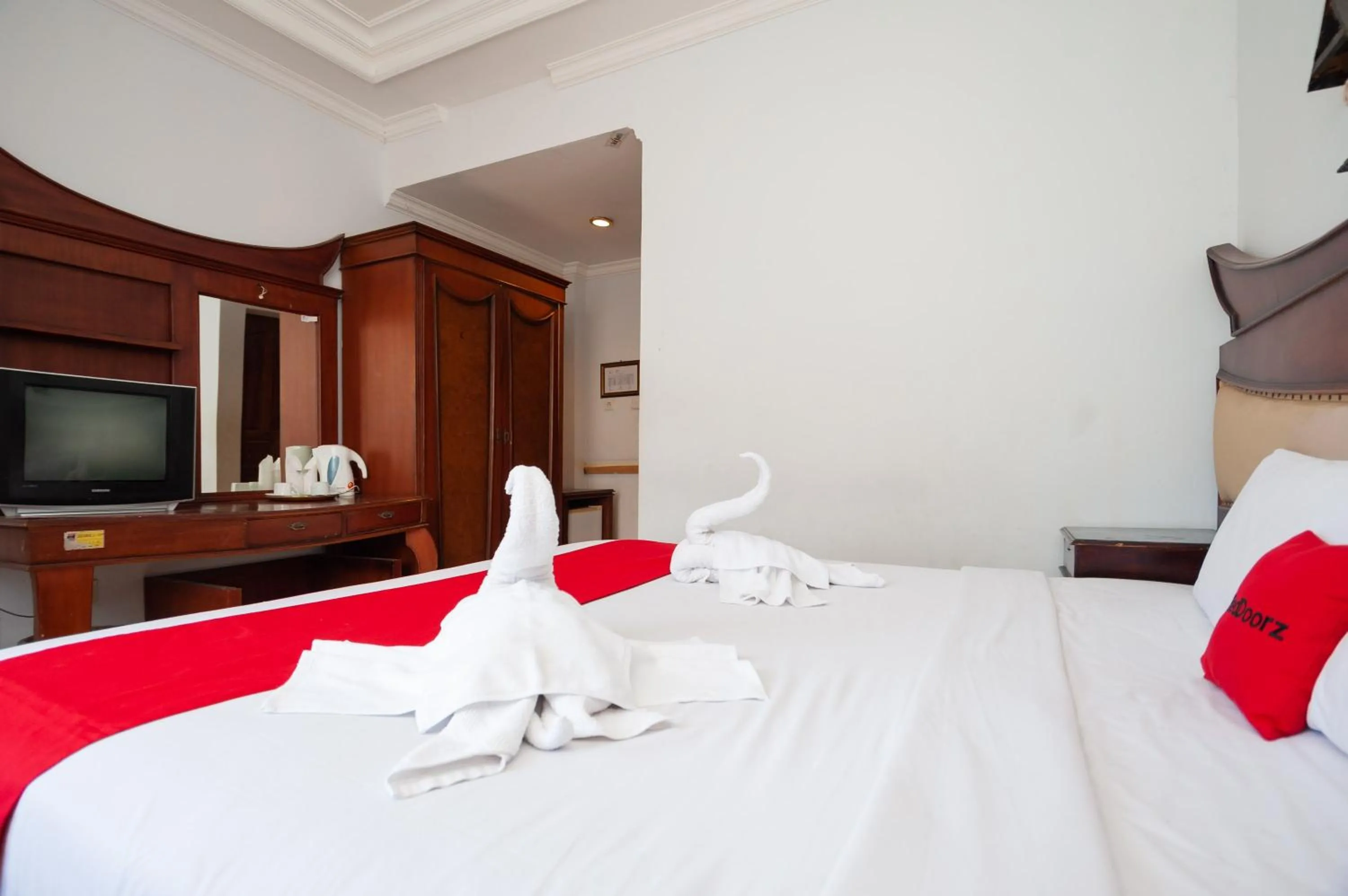 Bedroom, Bed in RedDoorz Syariah near RS Yos Sudarso Padang