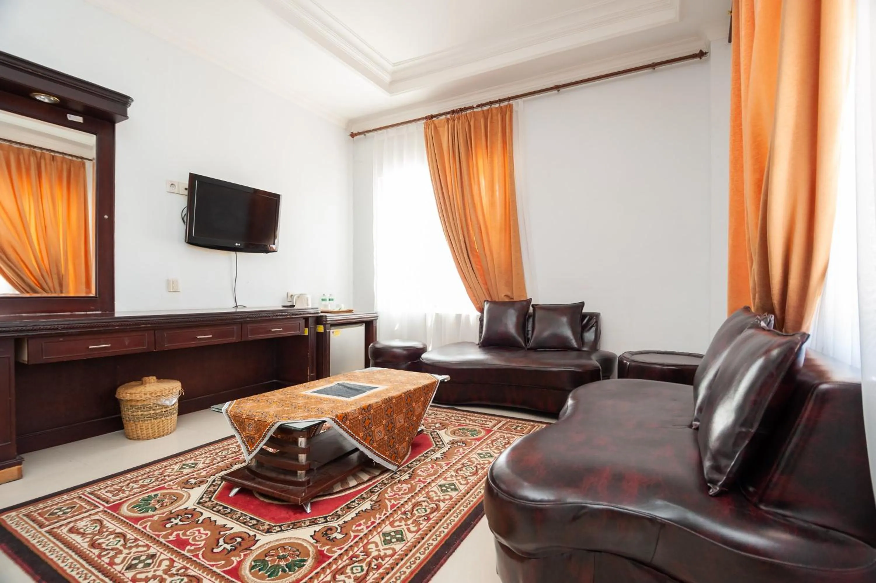 Living room in RedDoorz Syariah near RS Yos Sudarso Padang