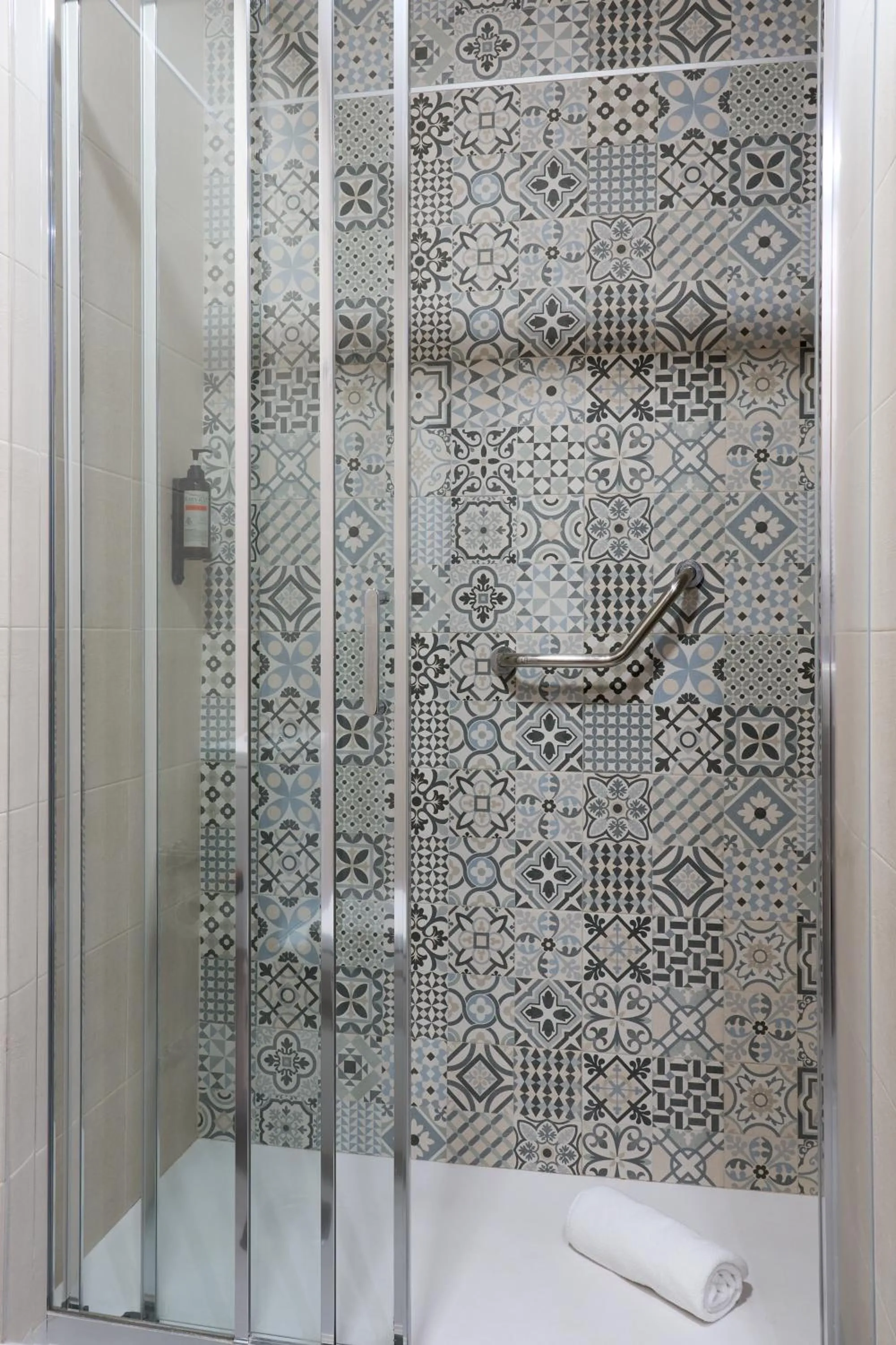 Shower in Porcel Navas