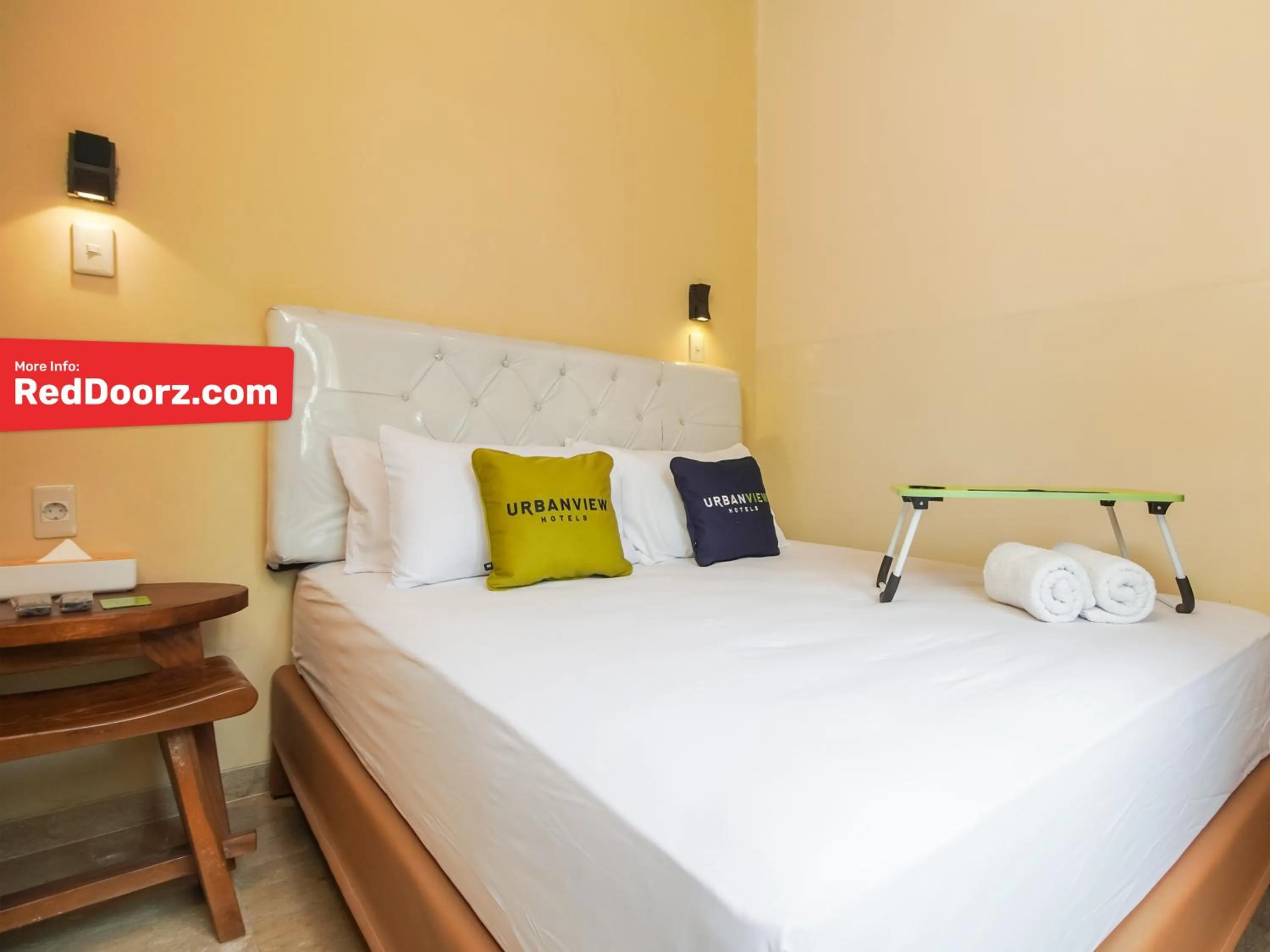 Bedroom, Bed in Urbanview Hotel Cantee Halim Perdanakusuma by RedDoorz