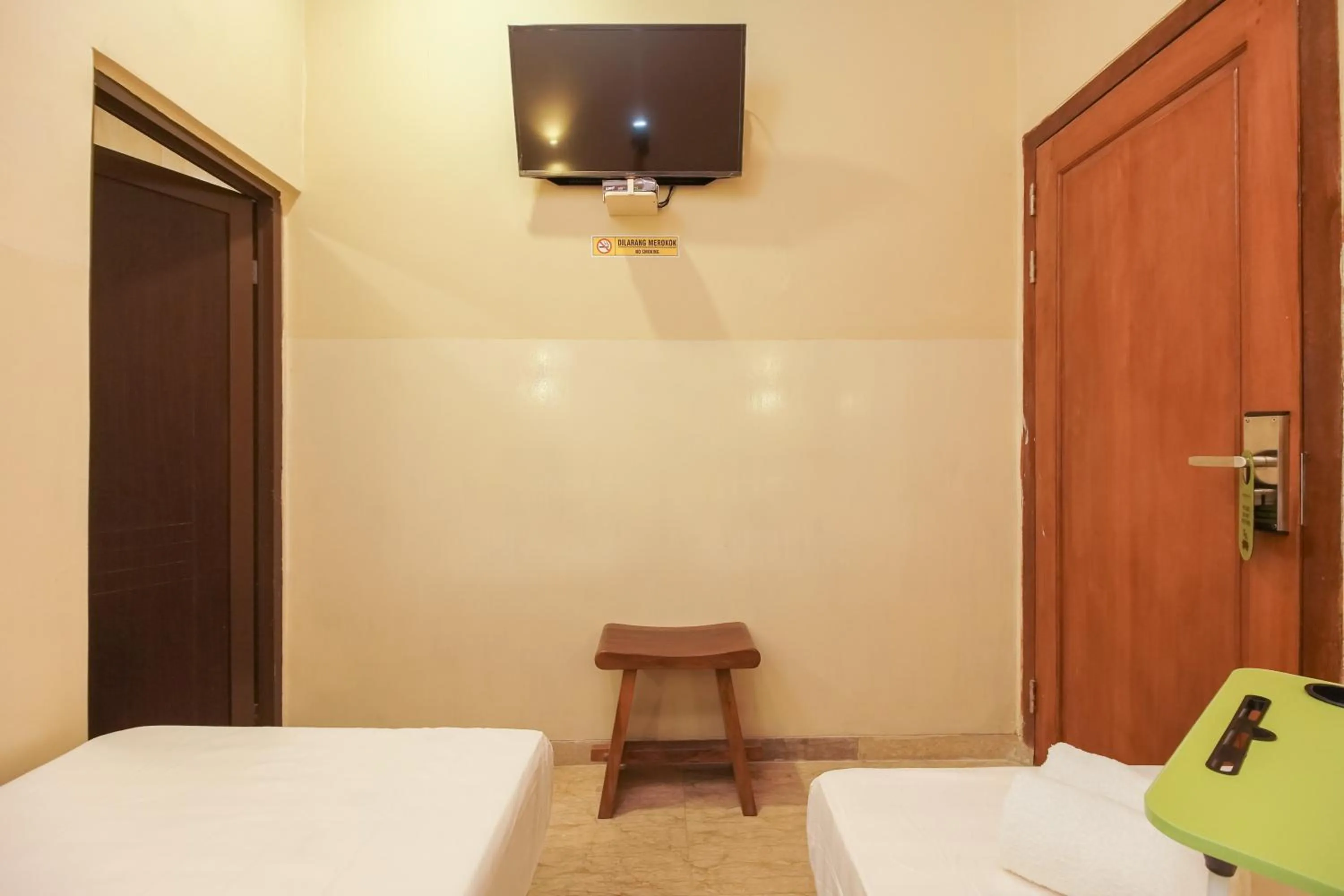 Bedroom, Bed in Urbanview Hotel Cantee Halim Perdanakusuma by RedDoorz