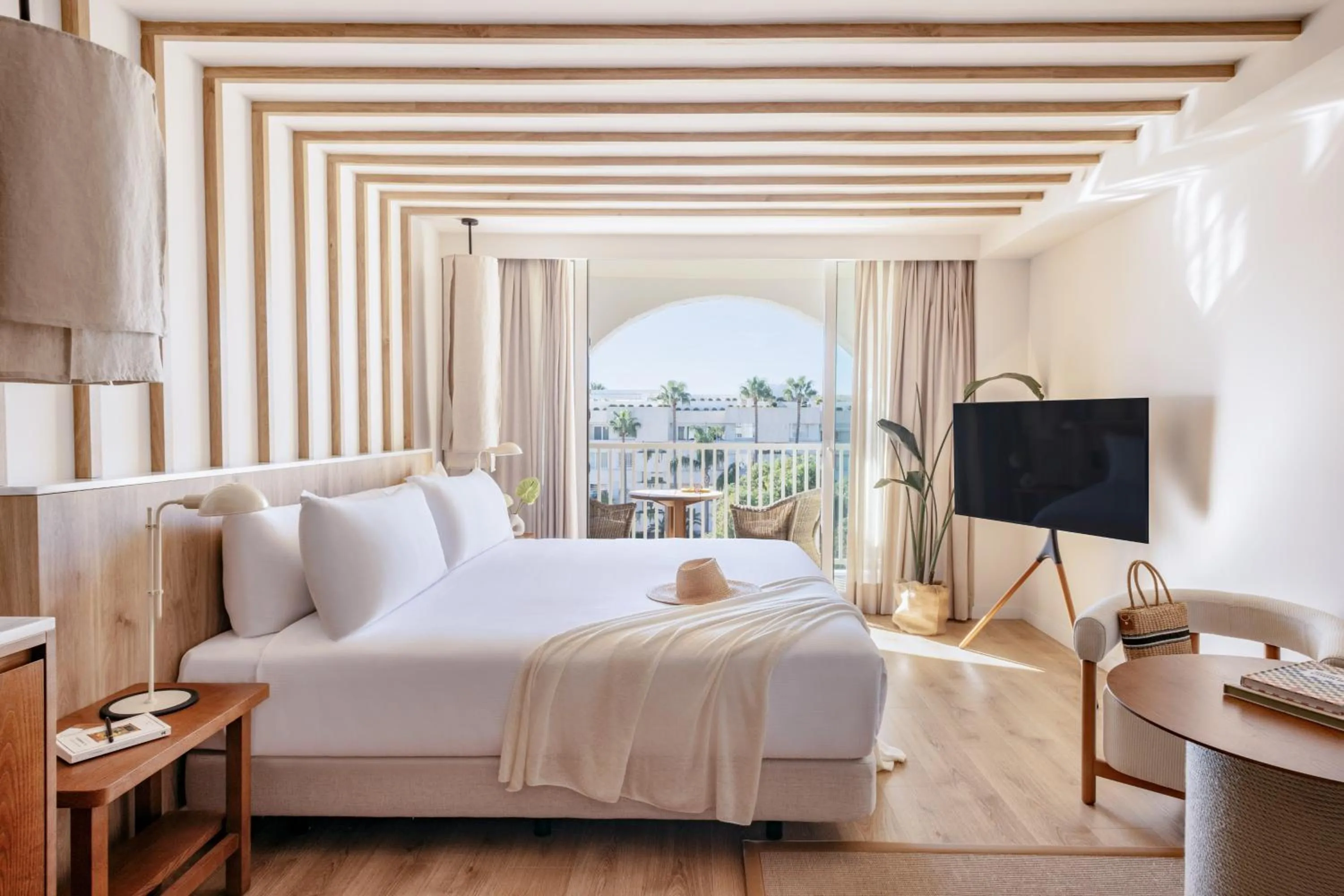 Communal lounge/ TV room, Bed in ME Marbella by Meliá