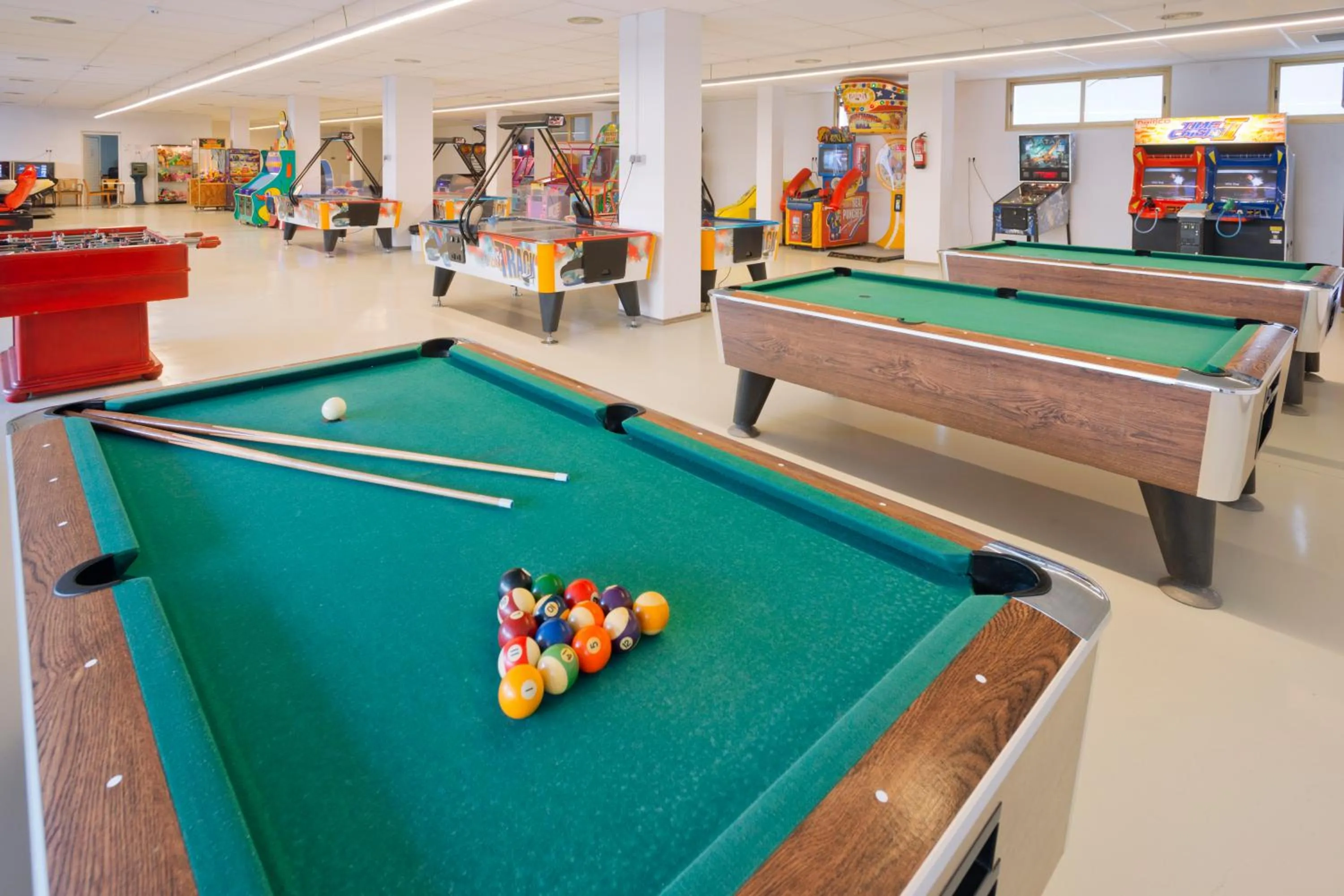 Billiard in AQUA Hotel Aquamarina & Spa