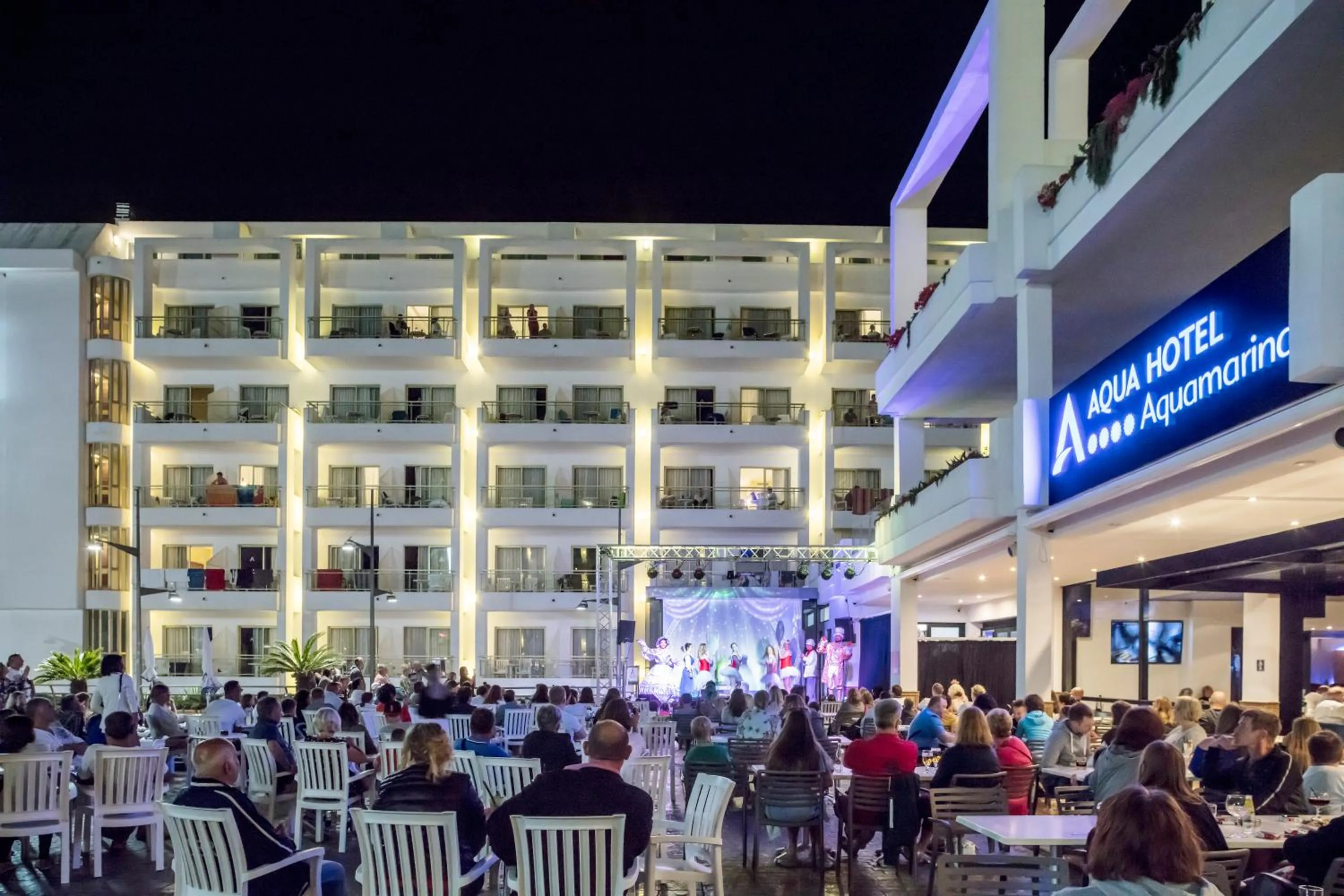 Evening entertainment in AQUA Hotel Aquamarina & Spa