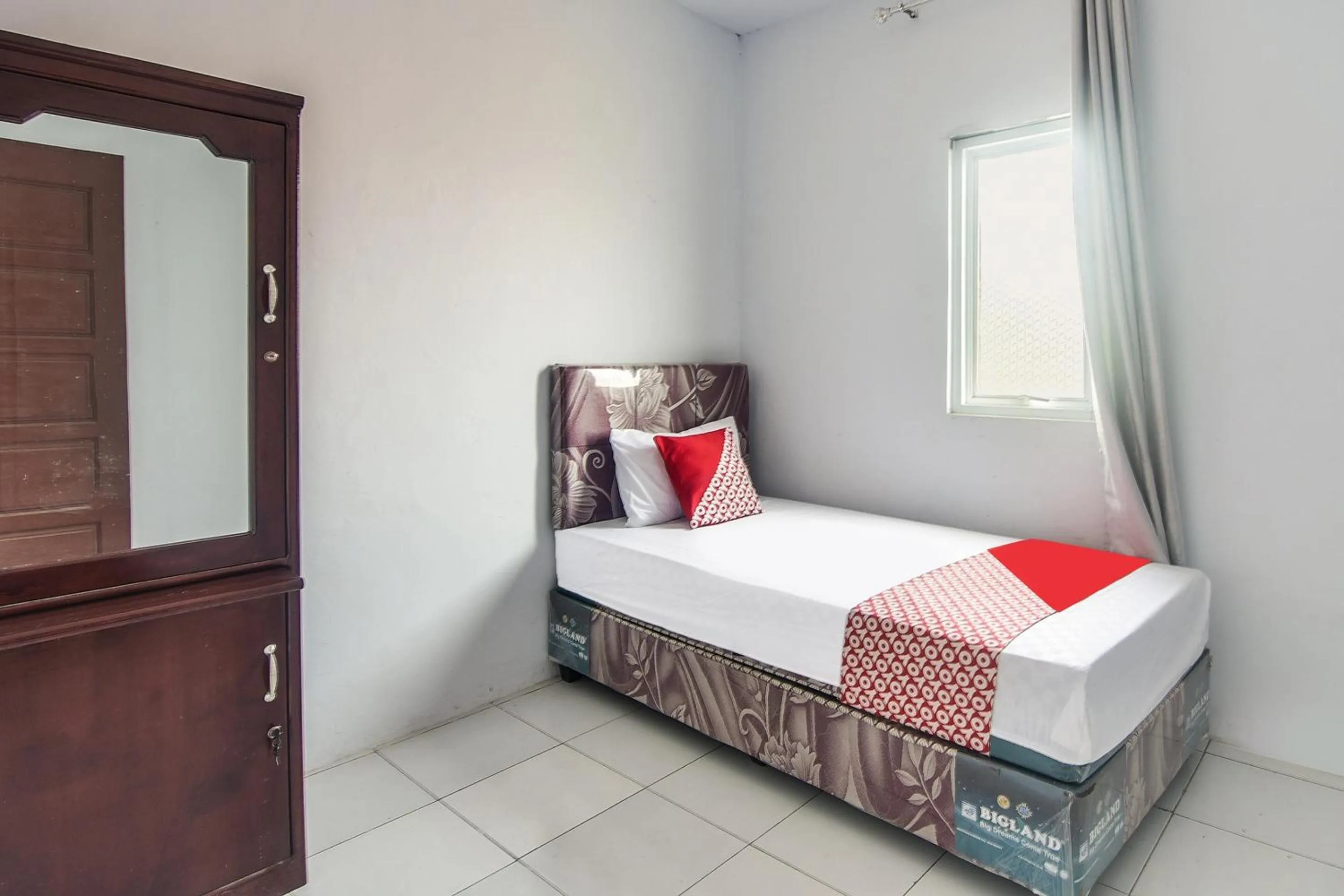 Bedroom, Bed in Hotel O 3m Kost Dan Homestay