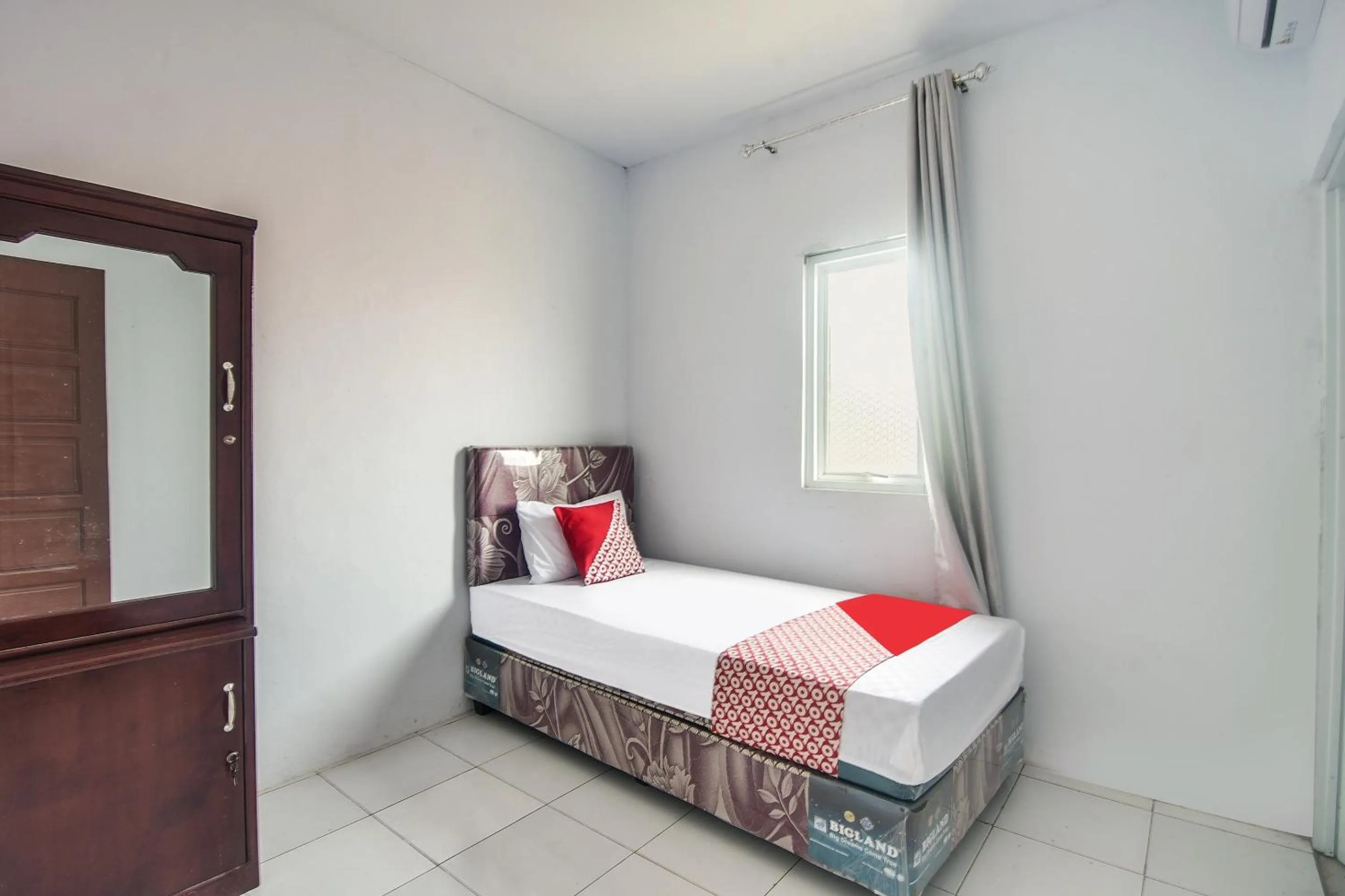 Bedroom, Bed in Hotel O 3m Kost Dan Homestay