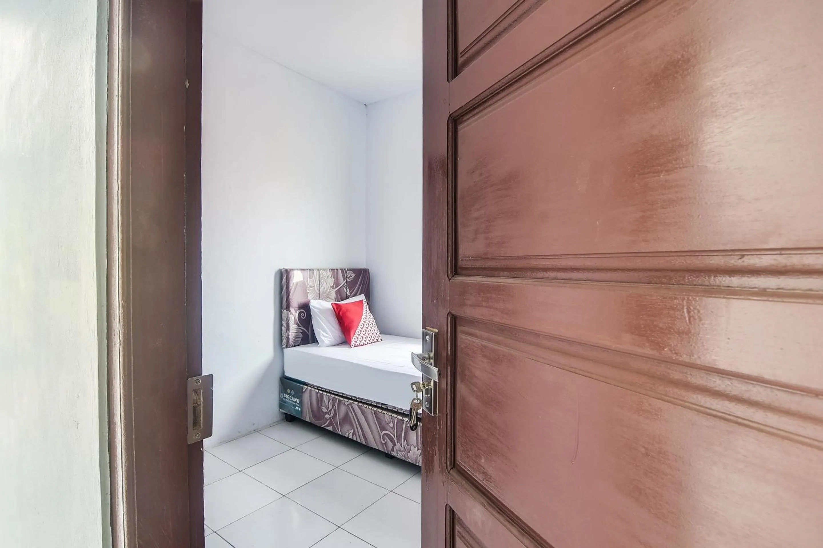 Bedroom, Bed in Hotel O 3m Kost Dan Homestay