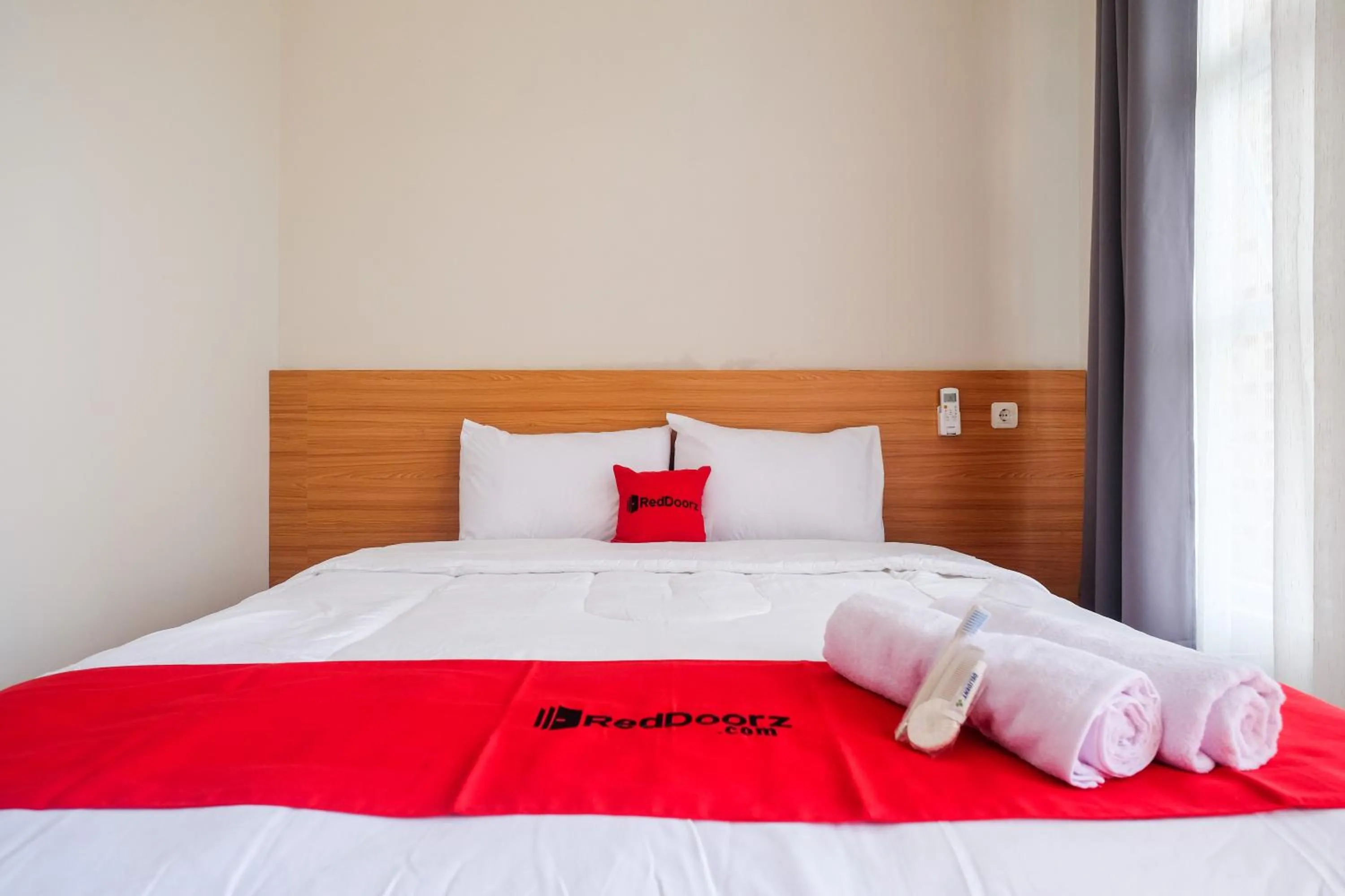 Bedroom, Bed in RedDoorz Syariah near Universitas Tidar Magelang