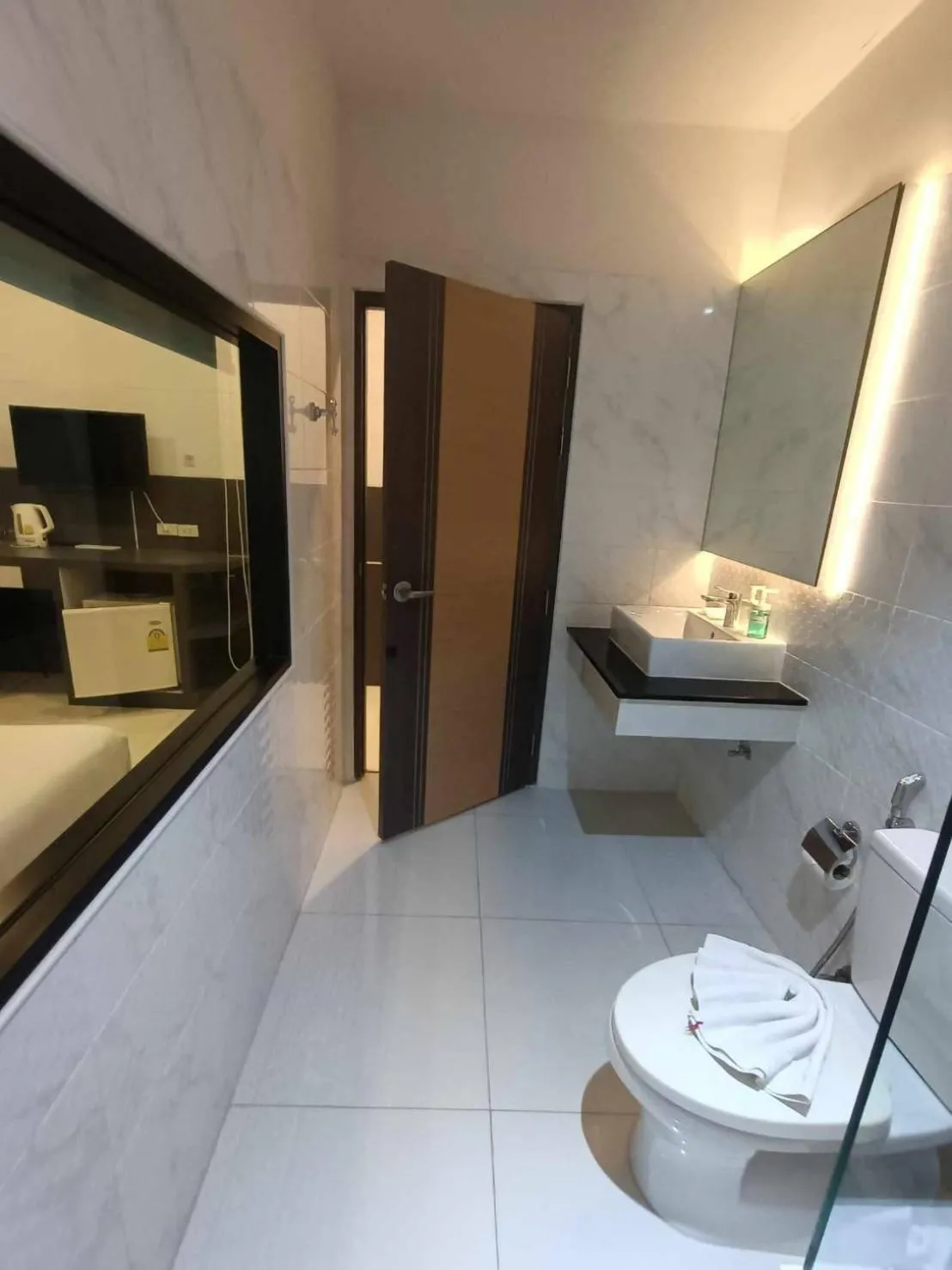 Shower in I AM O'TEL Patong