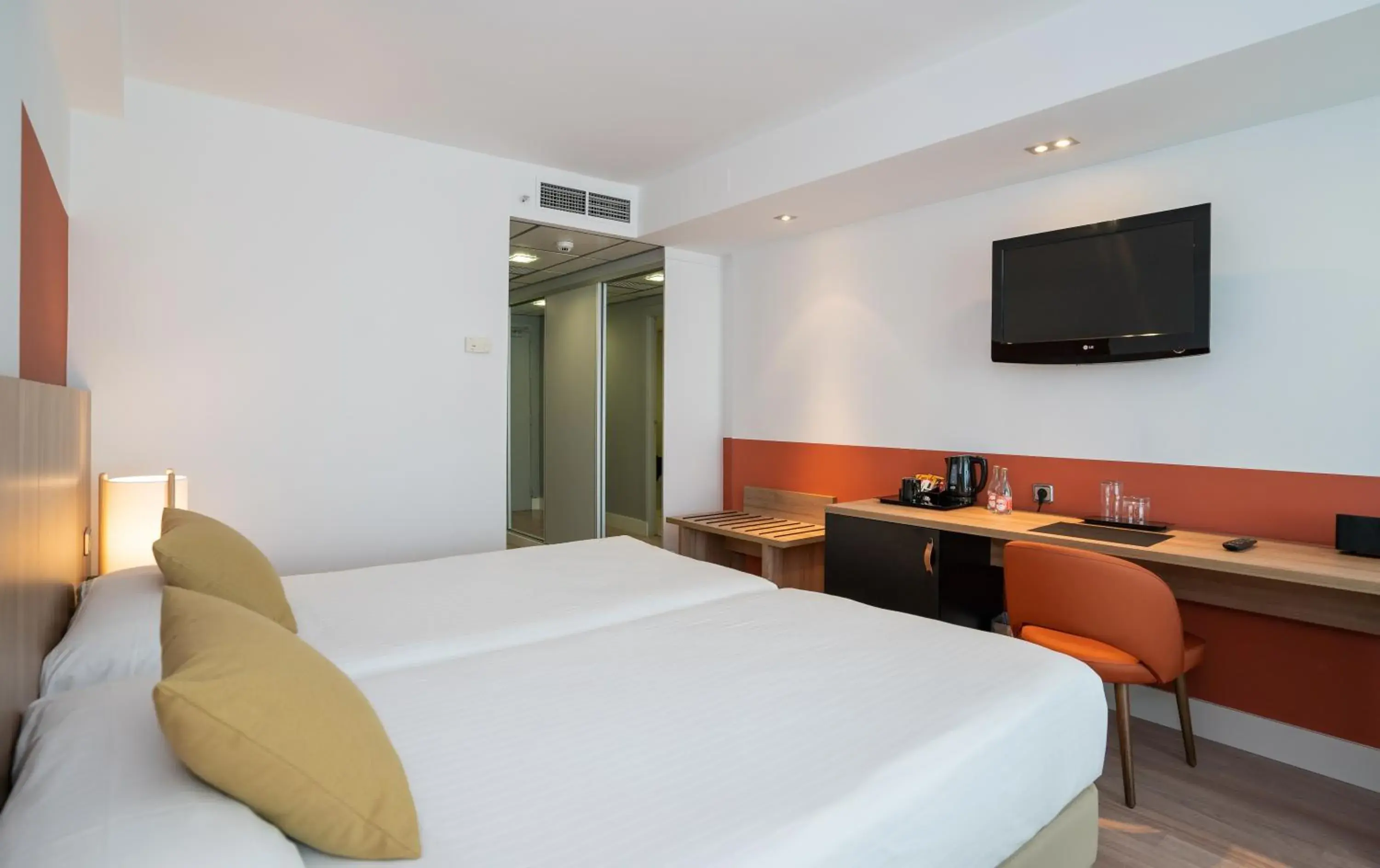 Bedroom, Bed in Medplaya Hotel Flamingo Oasis Bedroom, Bed in Medplaya Hotel Flamingo Oasis