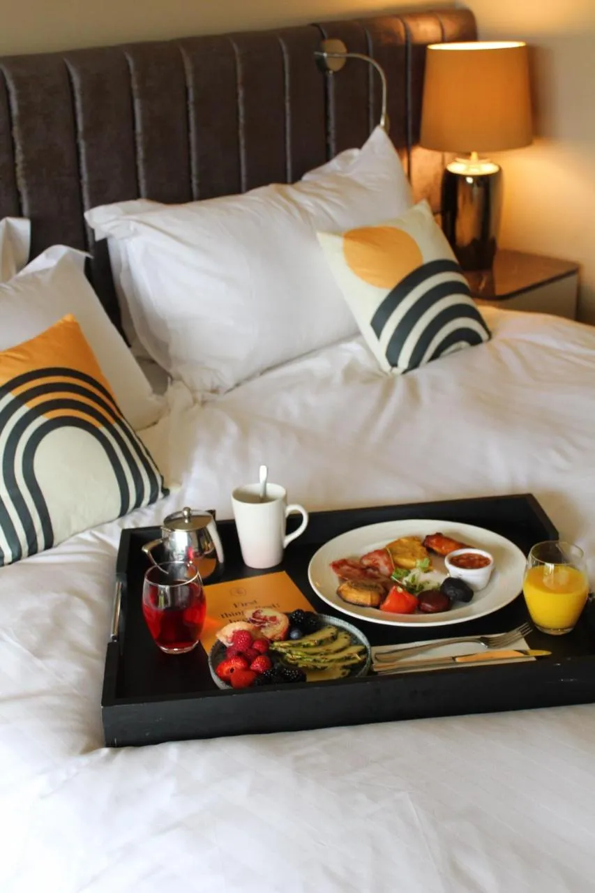 Breakfast, Bed in voco The Club - Dublin Gateway by IHG