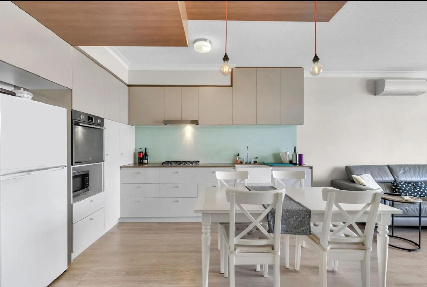 Light apartment in amazing central location