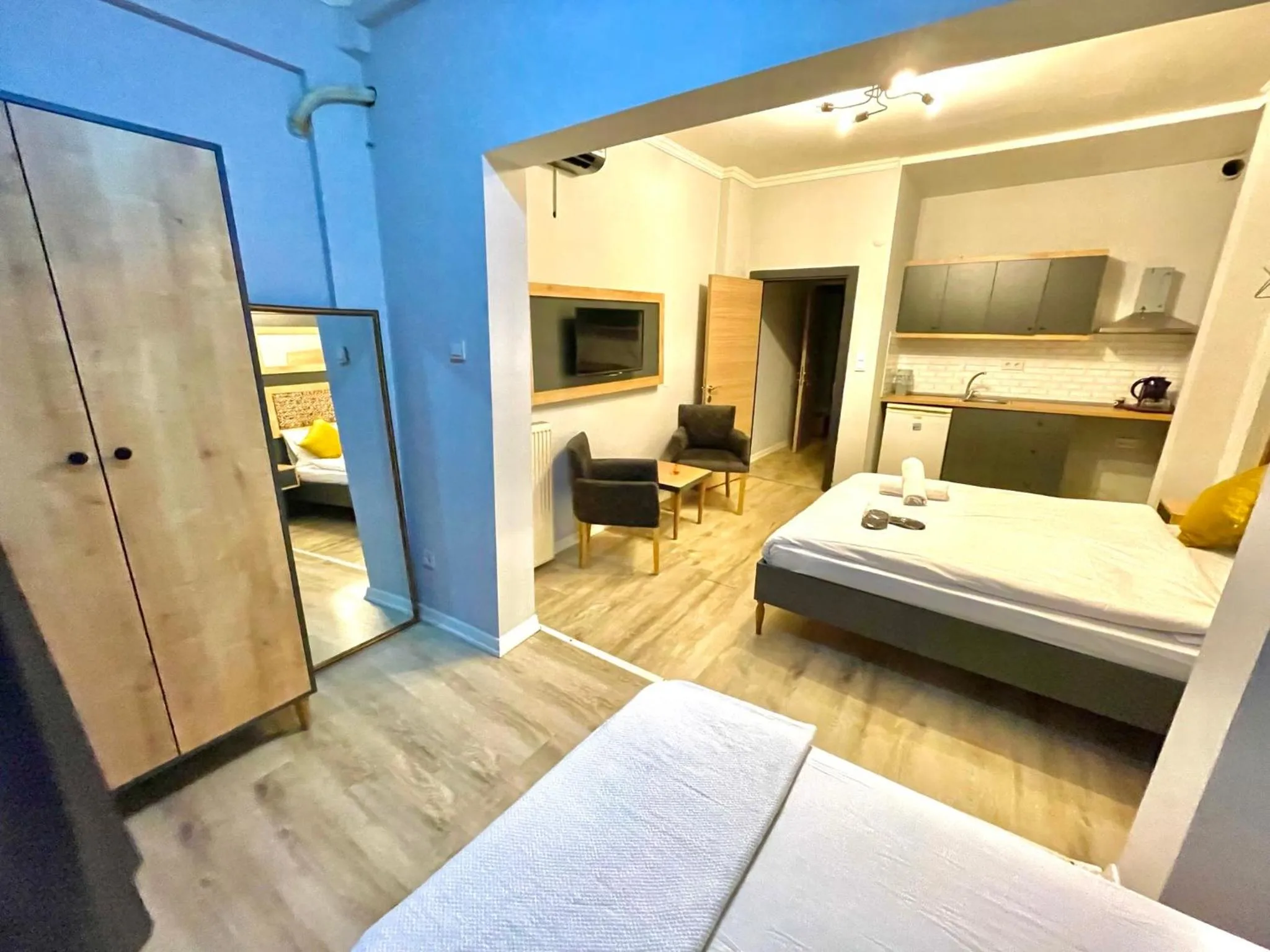 HOTEL THE NEOM SUITES