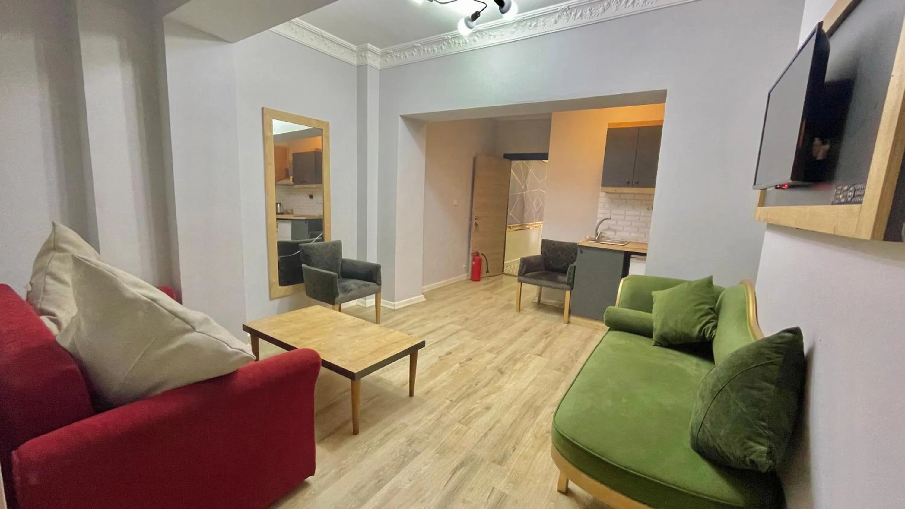 Communal lounge/ TV room in HOTEL THE NEOM SUITES