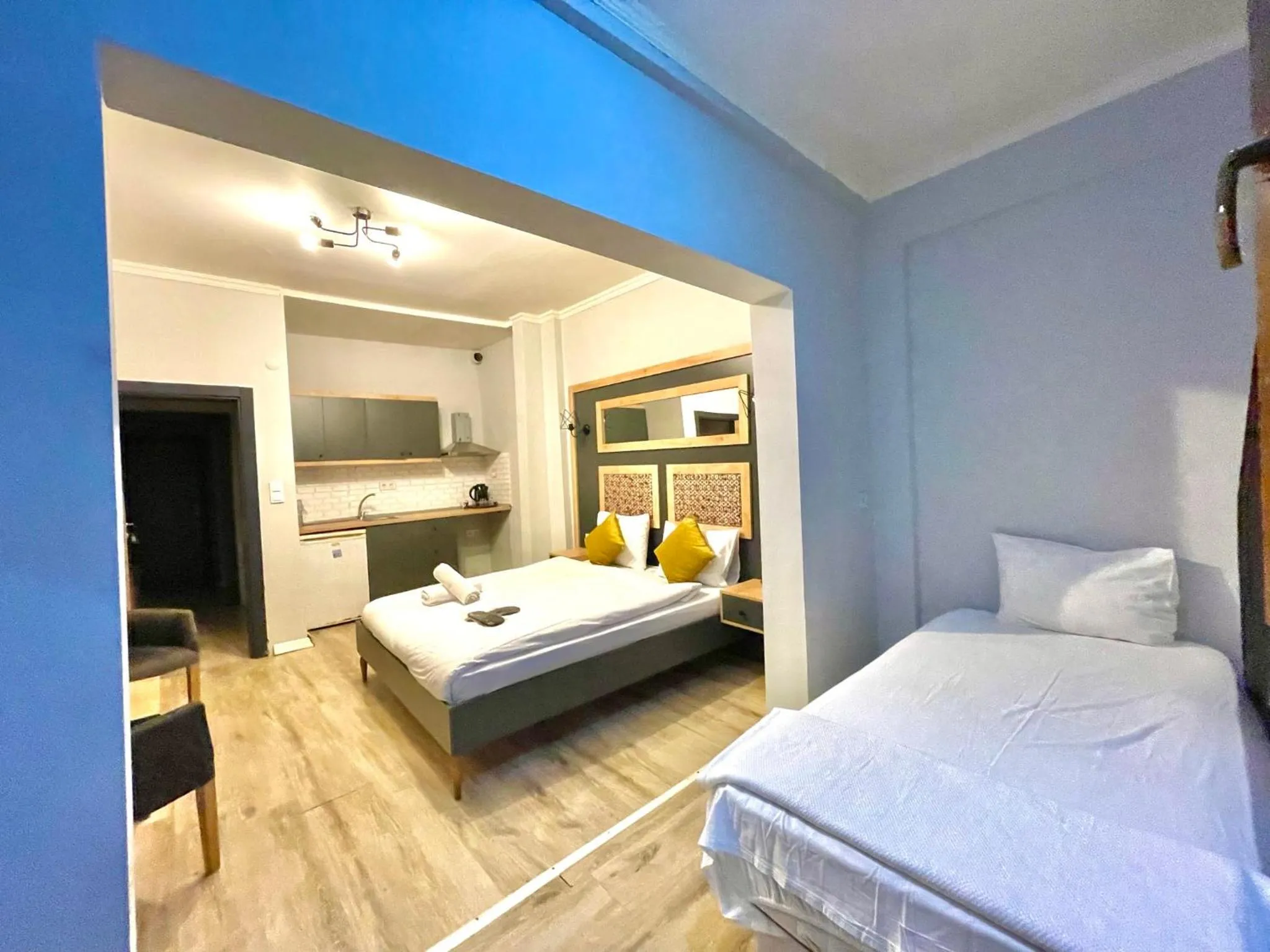 HOTEL THE NEOM SUITES