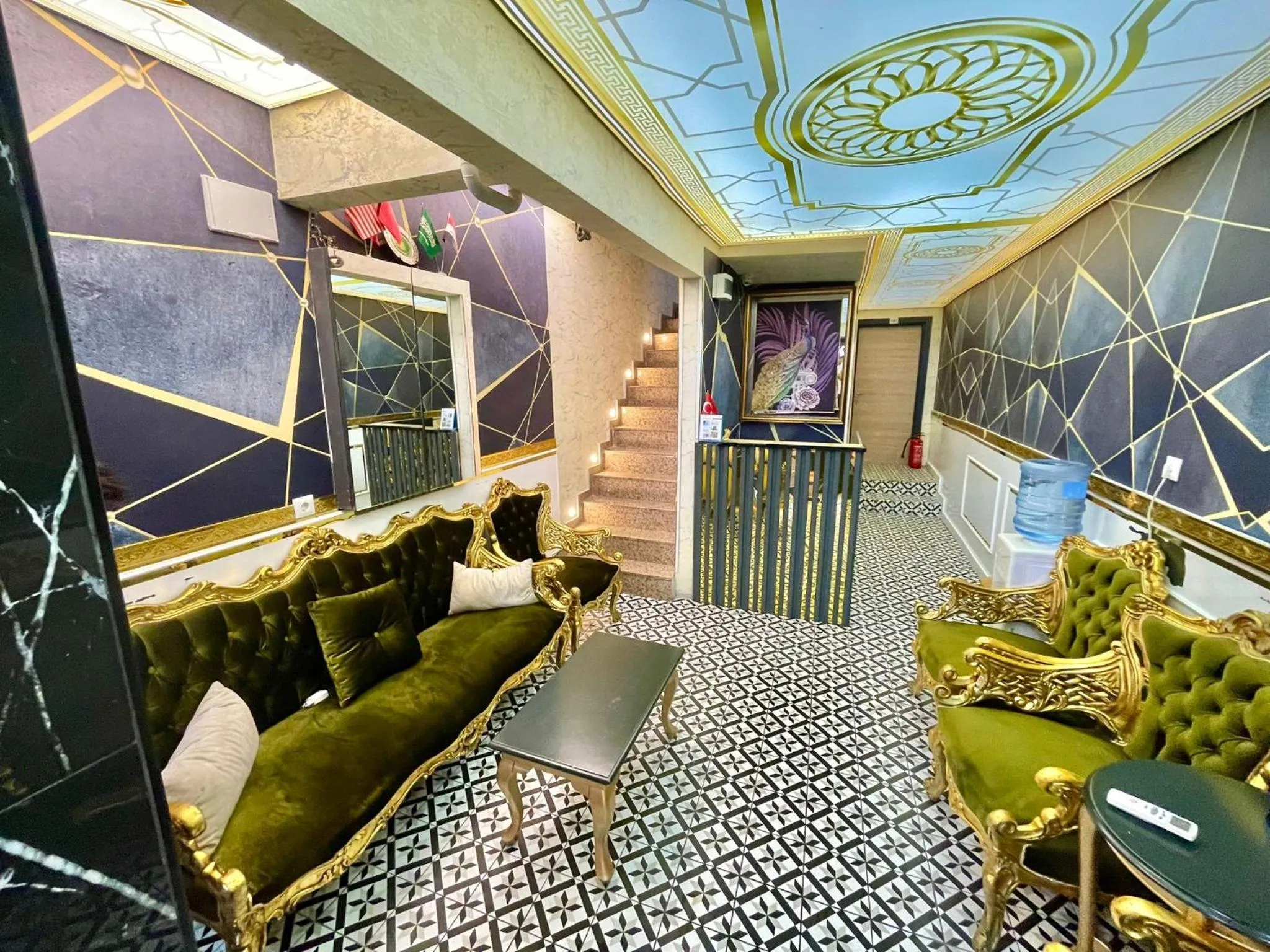 HOTEL THE NEOM SUITES