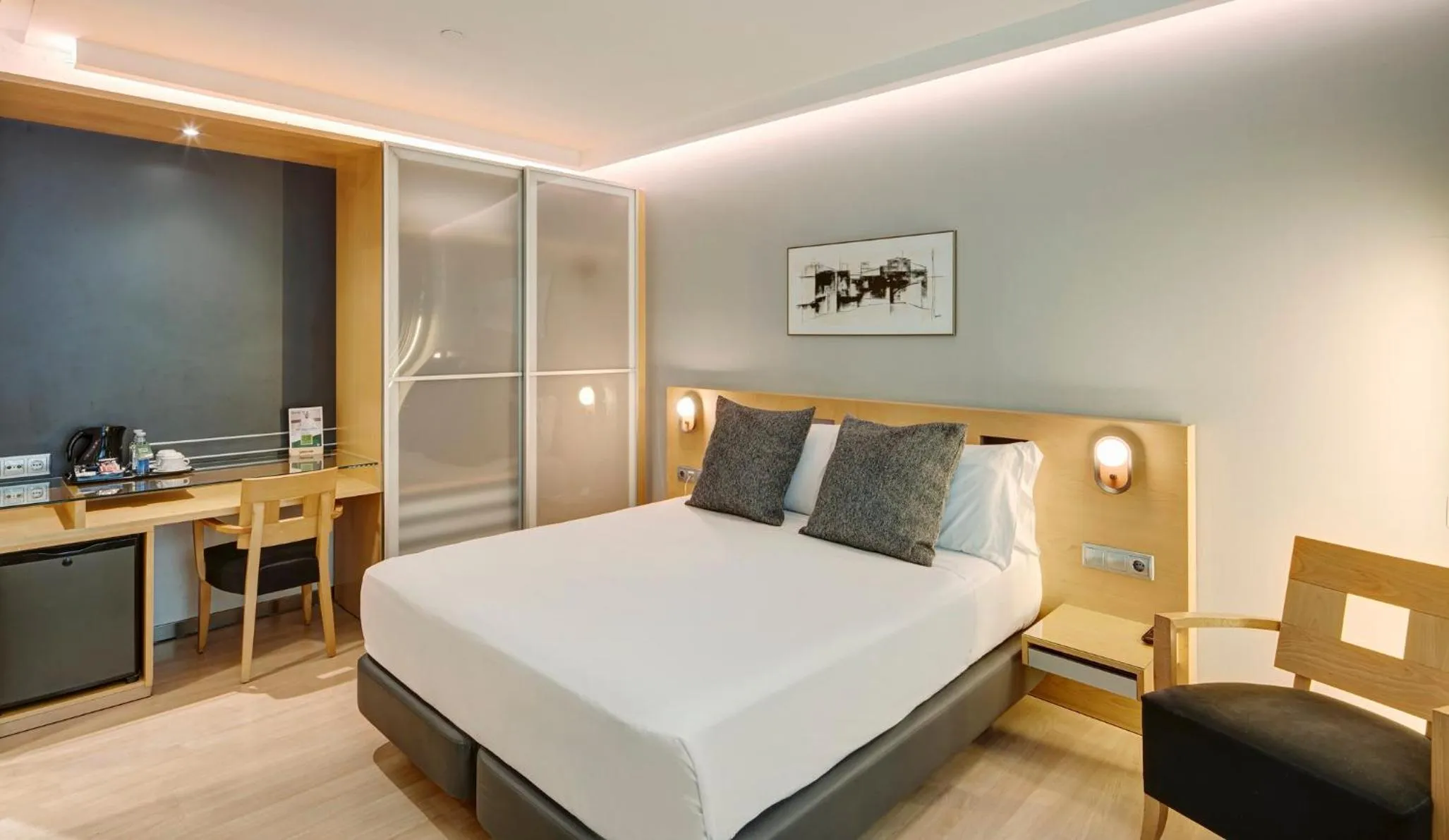 Photo of the whole room, Bed in Sercotel Caspe